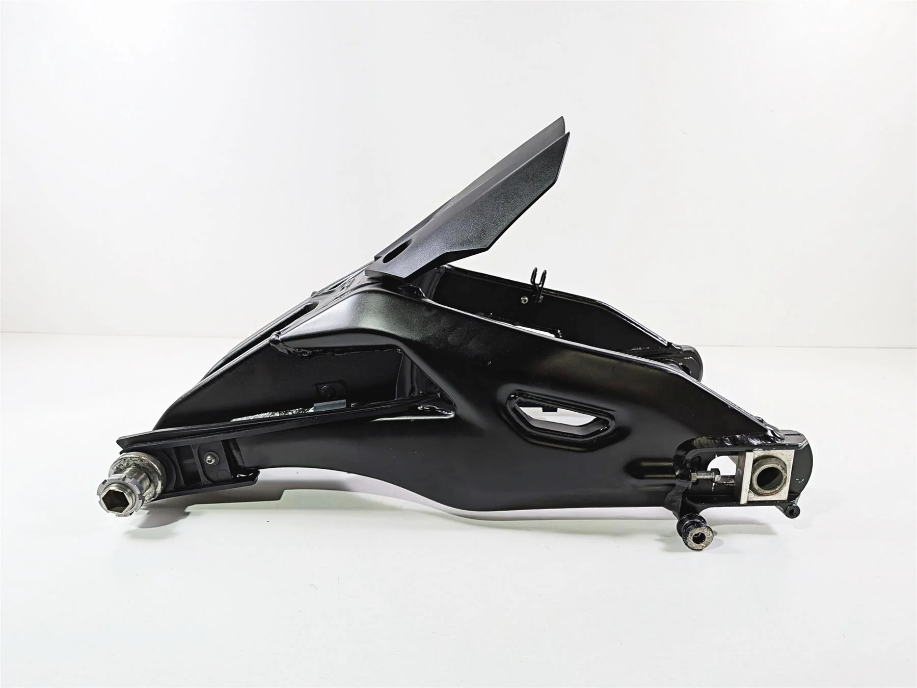 2024 Yamaha YZF R1 RN65 Rear Swing Arm Swingarm Suspension B3L-22110-00-00 - Image 4