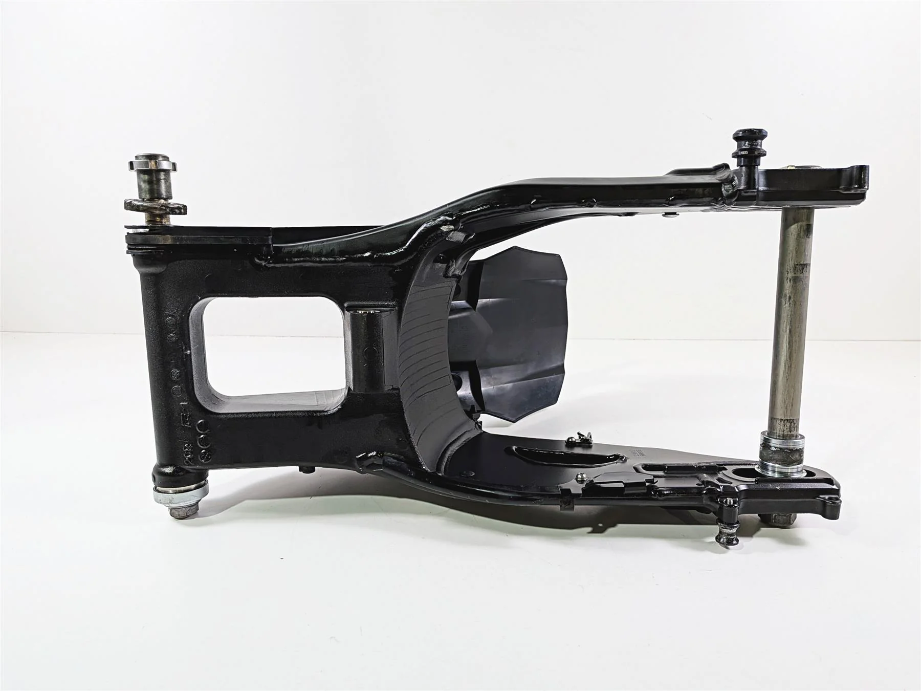 2024 Yamaha YZF R1 RN65 Rear Swing Arm Swingarm Suspension B3L-22110-00-00 - Image 6