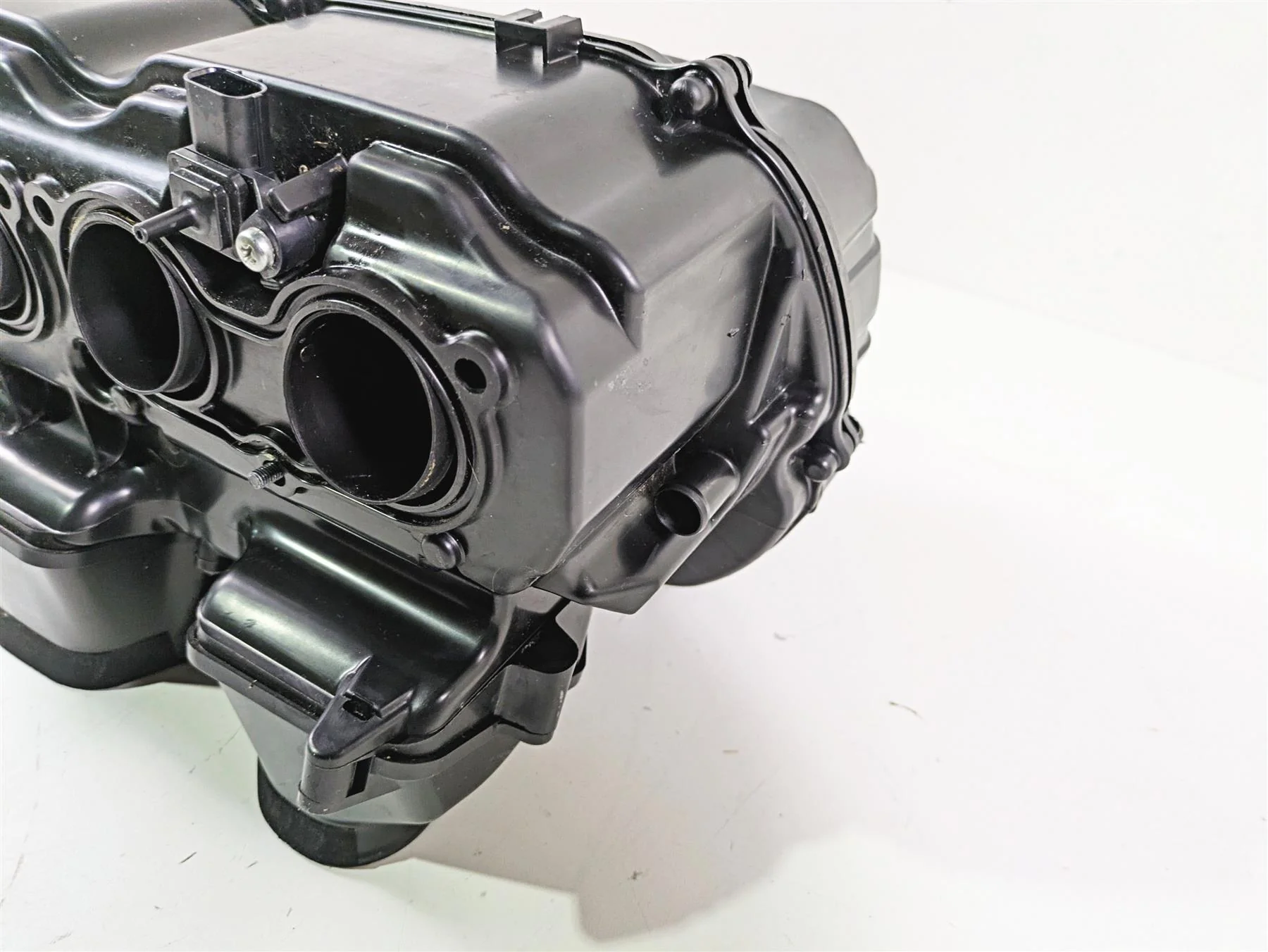 2025 Honda CBR600RR Air Box Cleaner & Upper Injectors  17220-MFJ-D00 - Image 11