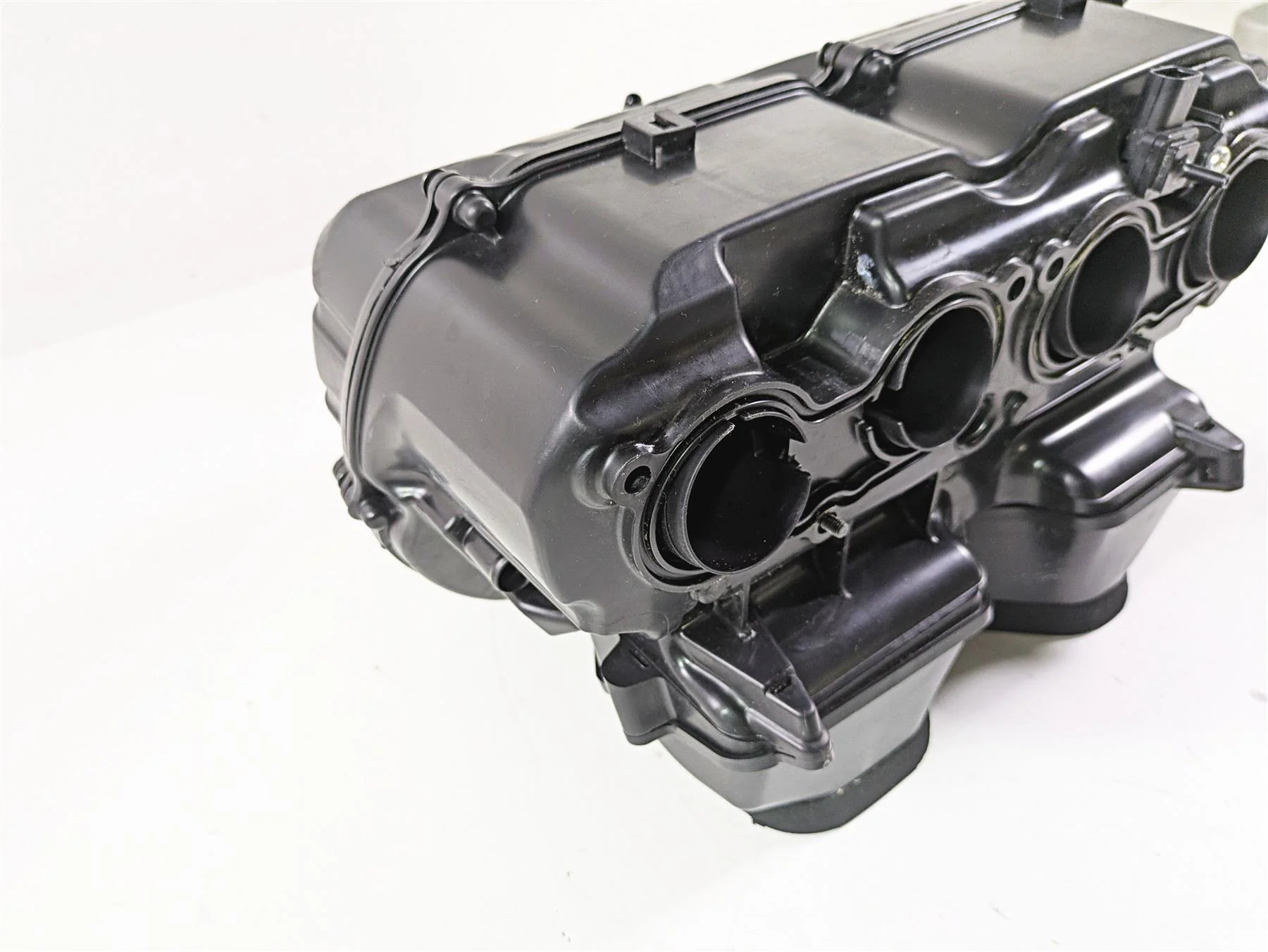 2025 Honda CBR600RR Air Box Cleaner & Upper Injectors  17220-MFJ-D00 - Image 12