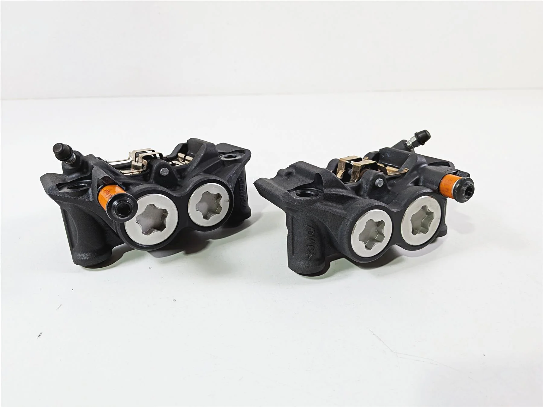 2025 Yamaha YZF R7 Front Brake Caliper & Pad Set 1RC-2580T-00-00 1RC-2580U-00-00