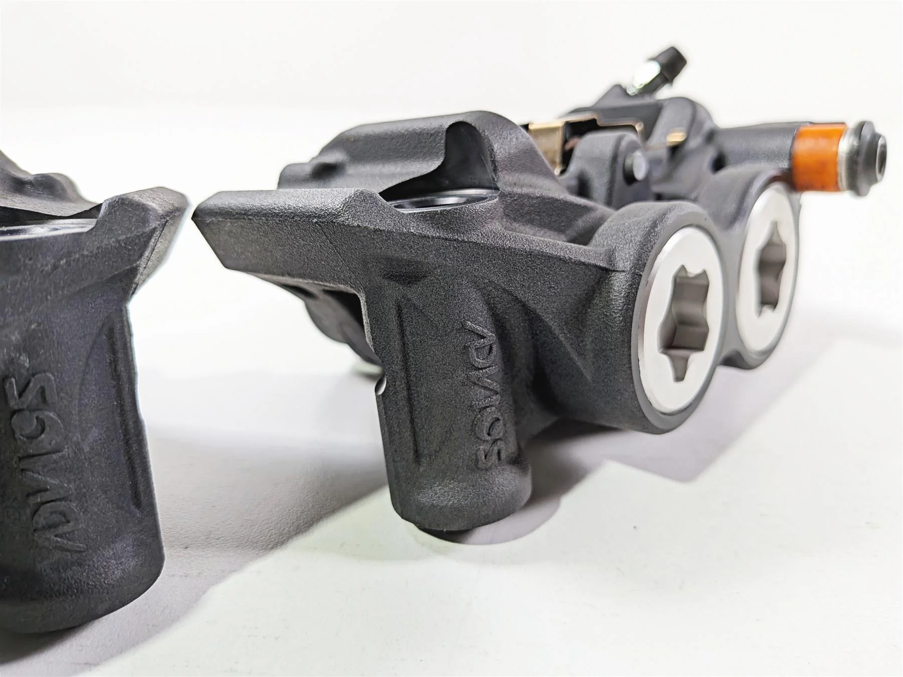 2025 Yamaha YZF R7 Front Brake Caliper & Pad Set 1RC-2580T-00-00 1RC-2580U-00-00 - Image 11