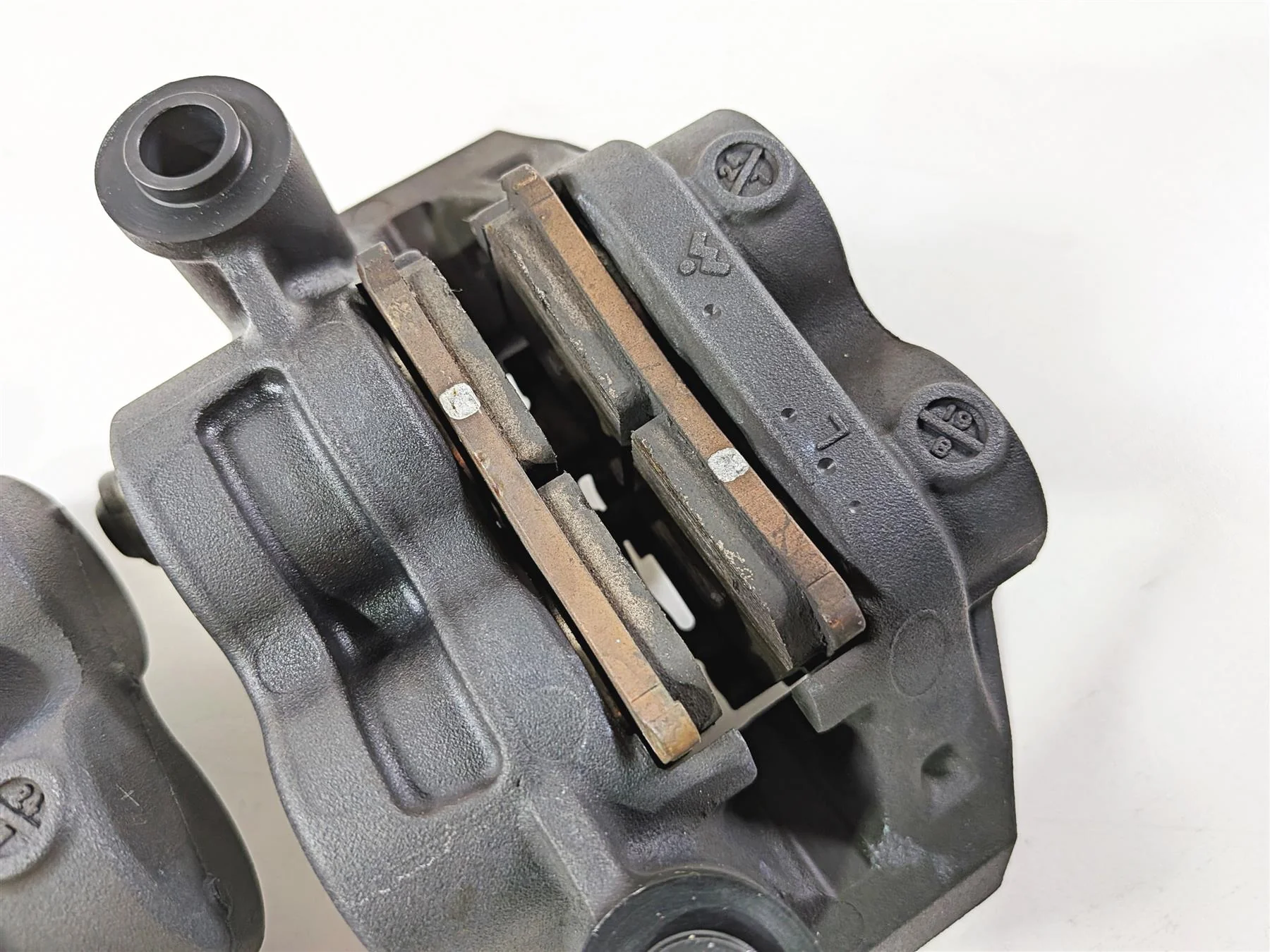 2025 Yamaha YZF R7 Front Brake Caliper & Pad Set 1RC-2580T-00-00 1RC-2580U-00-00 - Image 13
