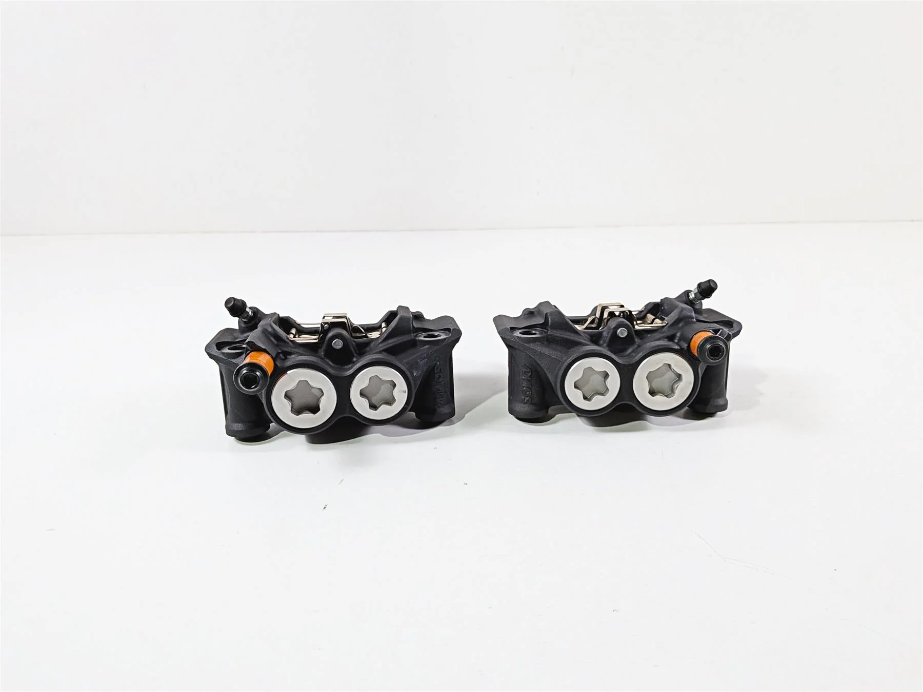 2025 Yamaha YZF R7 Front Brake Caliper & Pad Set 1RC-2580T-00-00 1RC-2580U-00-00 - Image 4