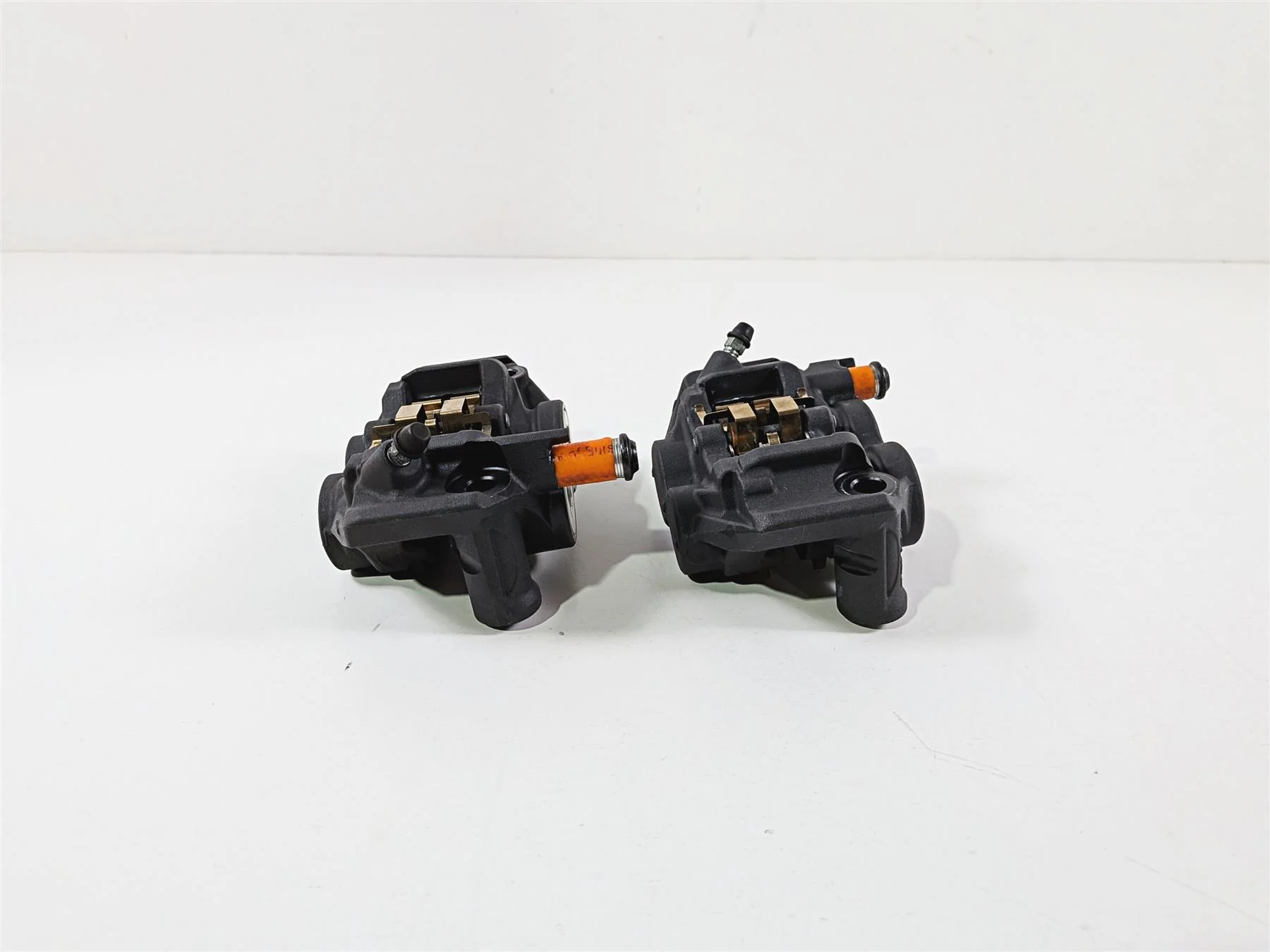 2025 Yamaha YZF R7 Front Brake Caliper & Pad Set 1RC-2580T-00-00 1RC-2580U-00-00 - Image 5