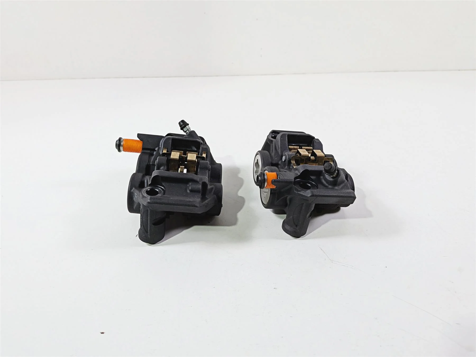 2025 Yamaha YZF R7 Front Brake Caliper & Pad Set 1RC-2580T-00-00 1RC-2580U-00-00 - Image 7