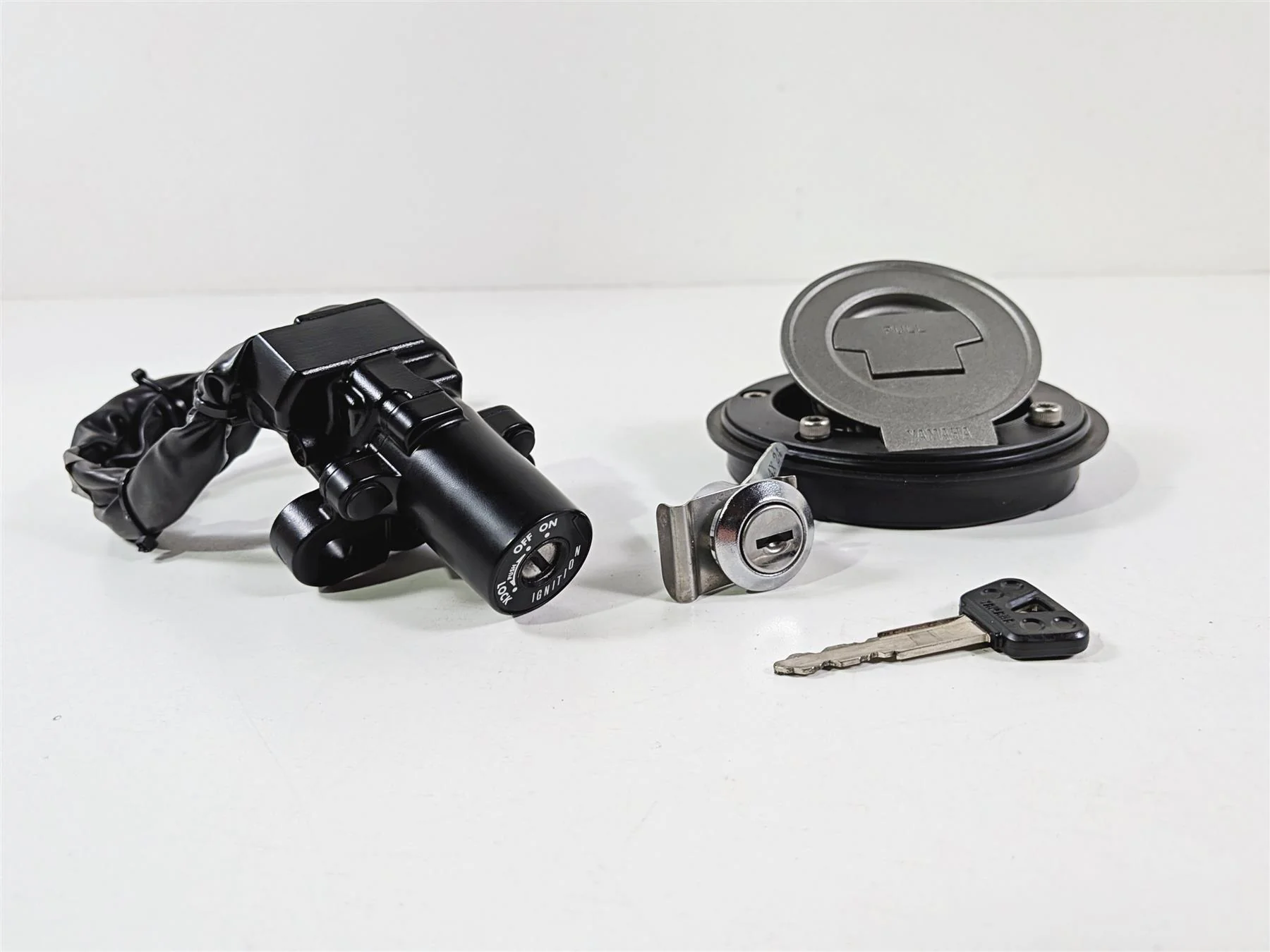 2025 Yamaha YZF R7 Ignition Switch Key Set Gas Cap Seat Lock BEB-82501-01-00 - Image 12