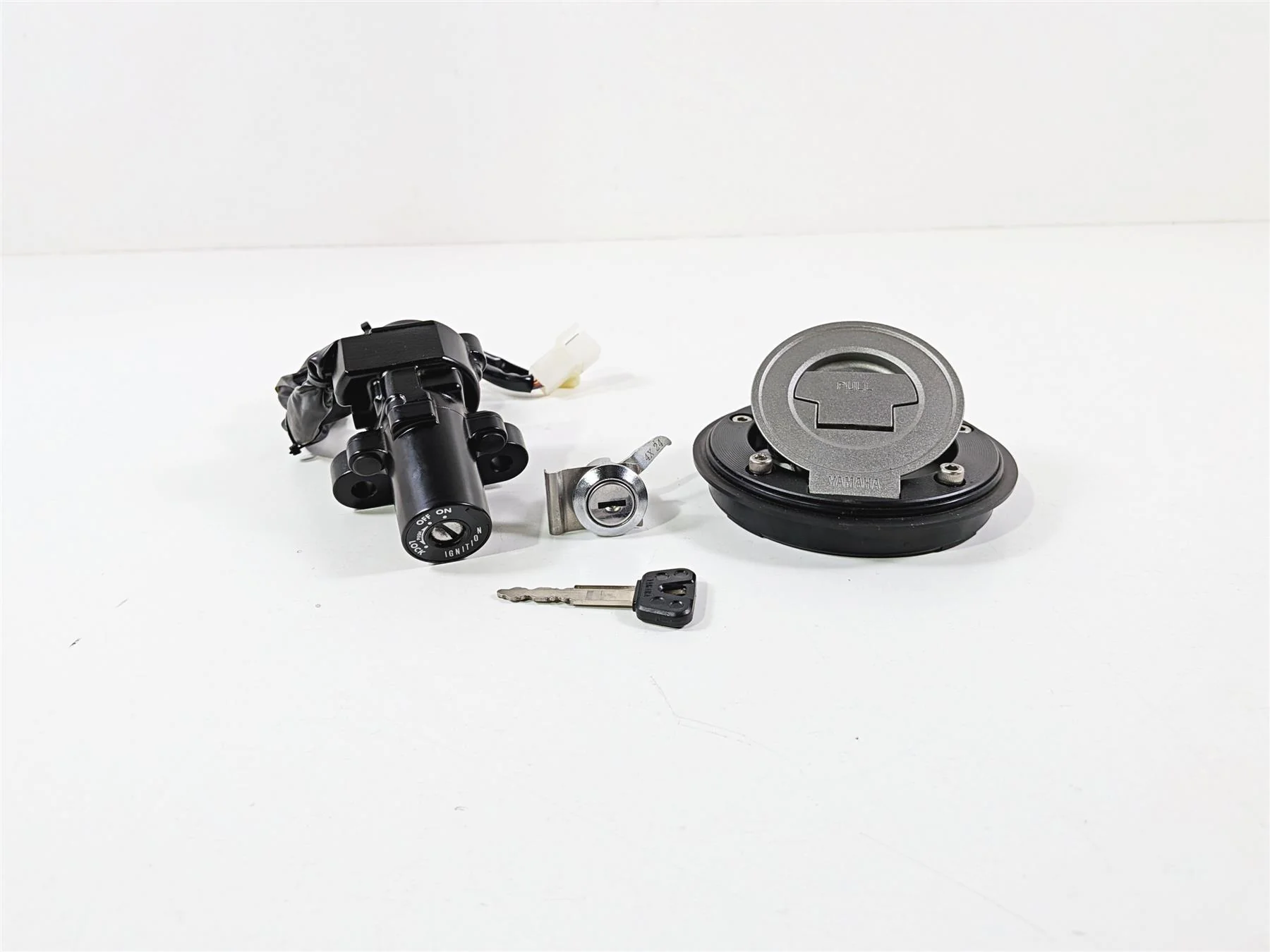 2025 Yamaha YZF R7 Ignition Switch Key Set Gas Cap Seat Lock BEB-82501-01-00 - Image 2