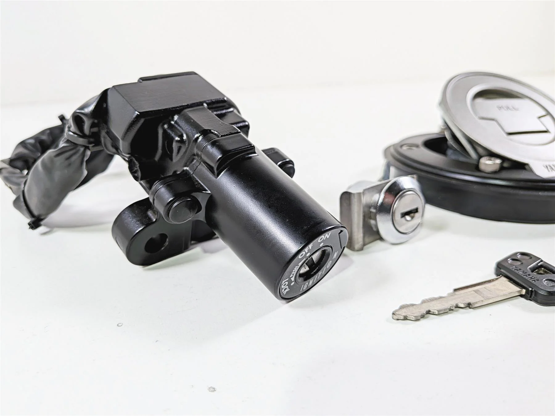 2025 Yamaha YZF R7 Ignition Switch Key Set Gas Cap Seat Lock BEB-82501-01-00 - Image 4