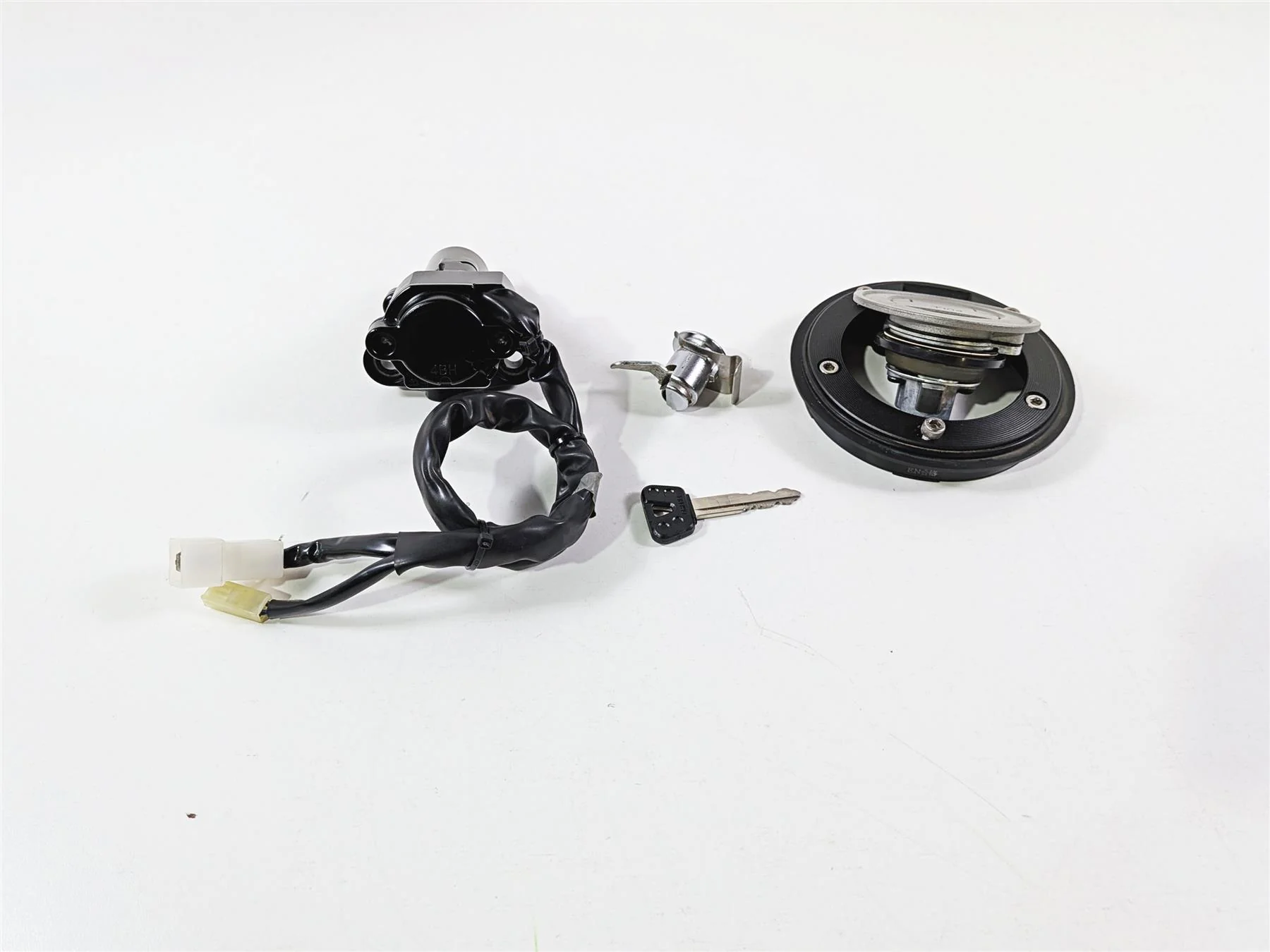 2025 Yamaha YZF R7 Ignition Switch Key Set Gas Cap Seat Lock BEB-82501-01-00 - Image 5