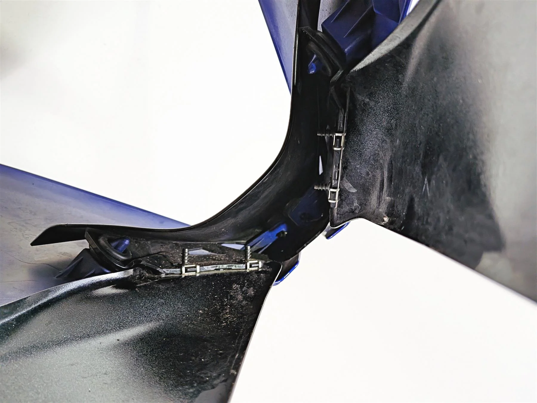 2025 Yamaha YZF R7 Lower Belly Side Cover Fairing Set BEB-2172H-00 BEB-2172G-00 - Image 13