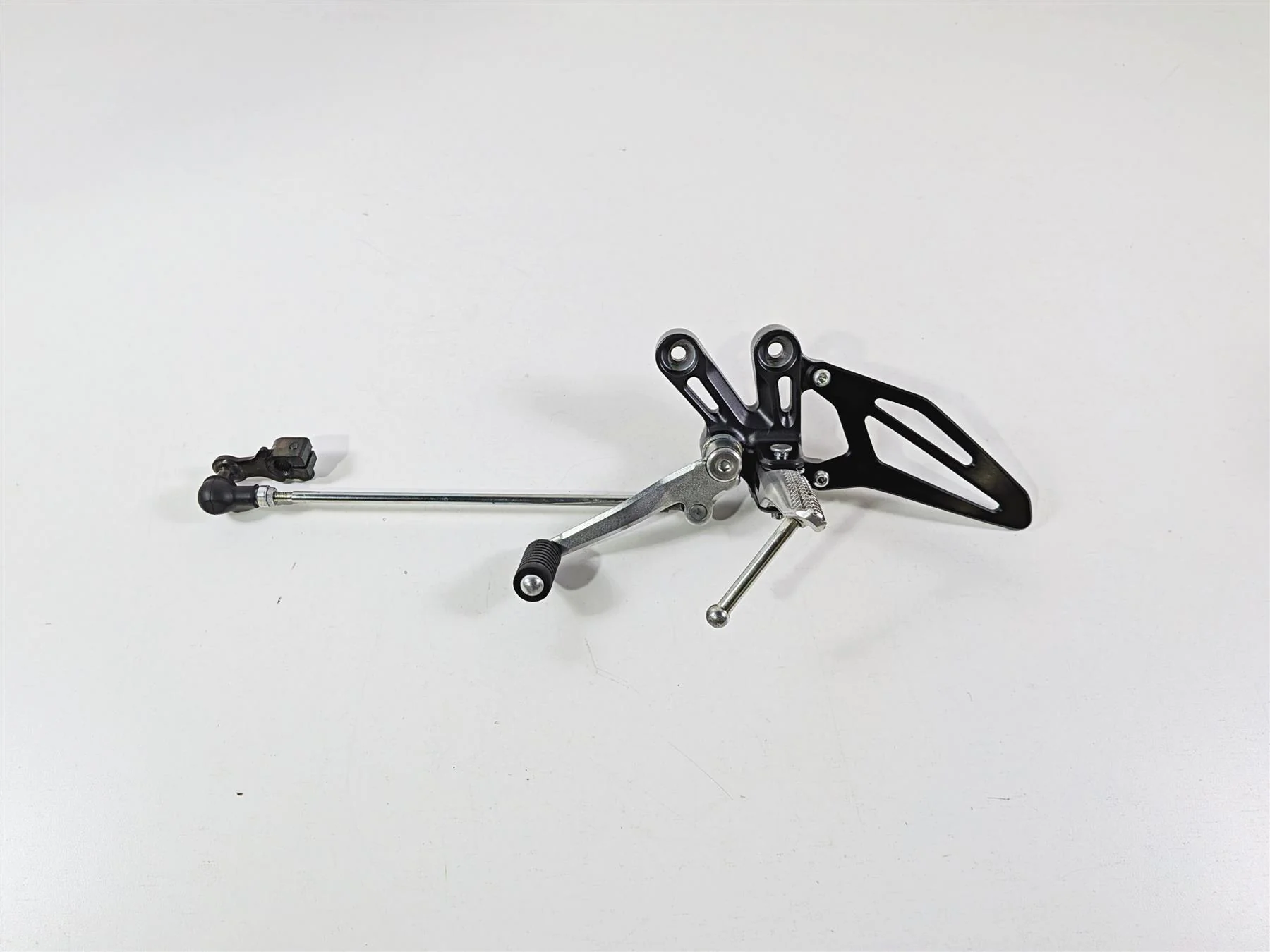 2025 Yamaha YZF R7 Nice Left Front Foot Peg & Shifter BEB-27442-00 BEB-18110-00 - Image 2
