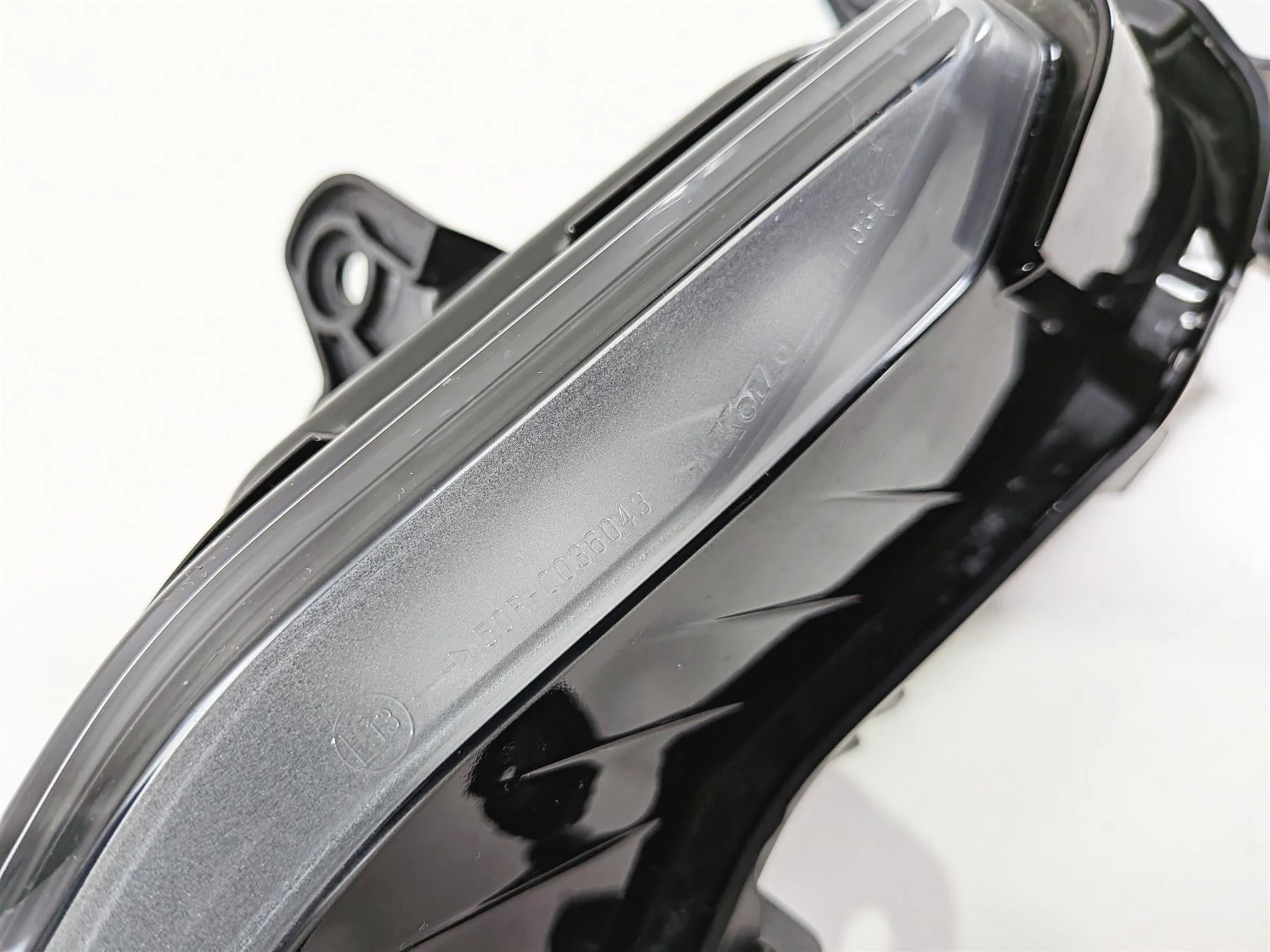 2025 Yamaha YZF R7 Nice Left Pilot Headlight Running Lamp BEB-84301-00-00 - Image 9