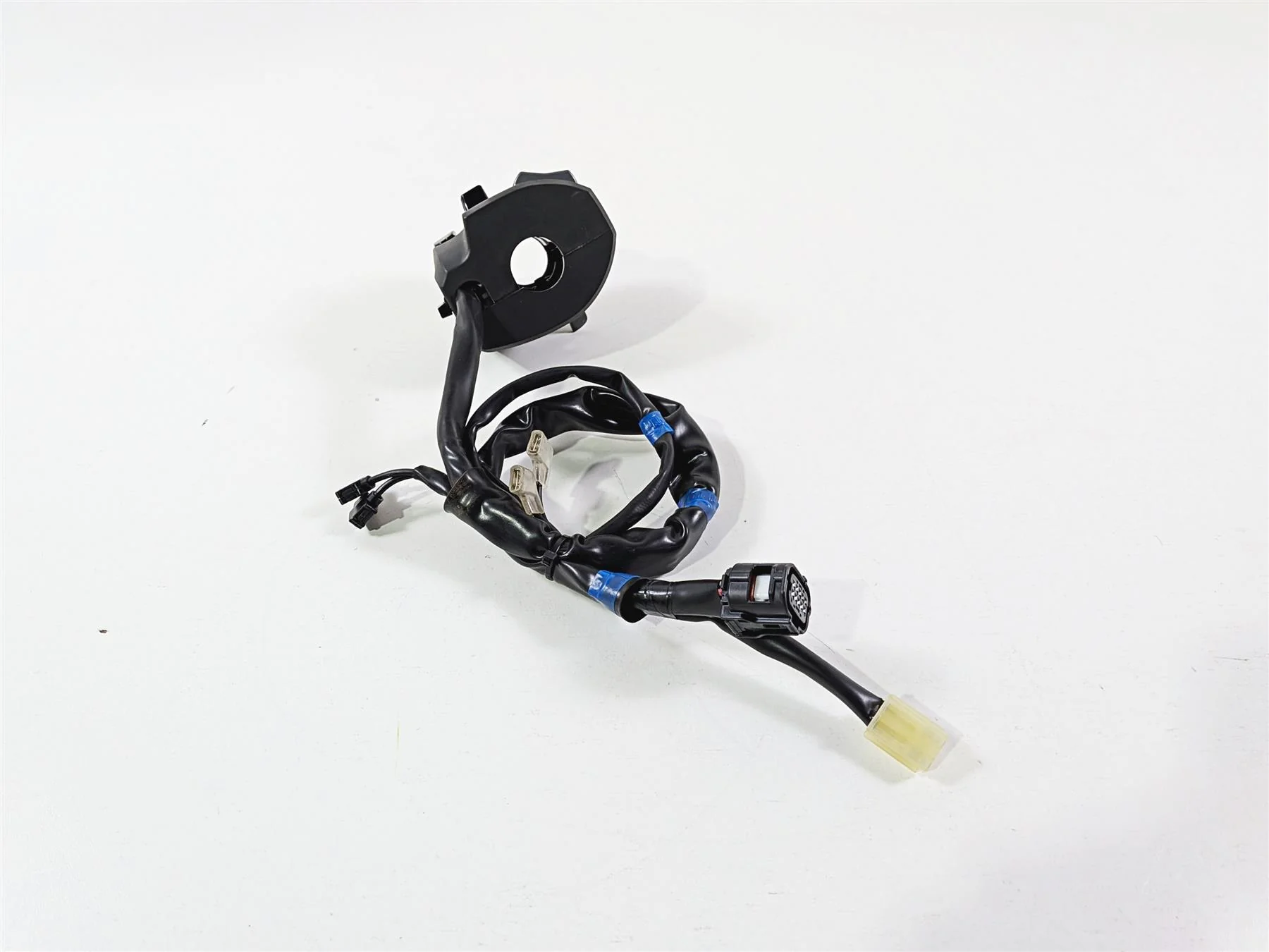 2025 Yamaha YZF R7 Nice Left Side Light Hand Control Switch BEB-83969-00-00 - Image 6