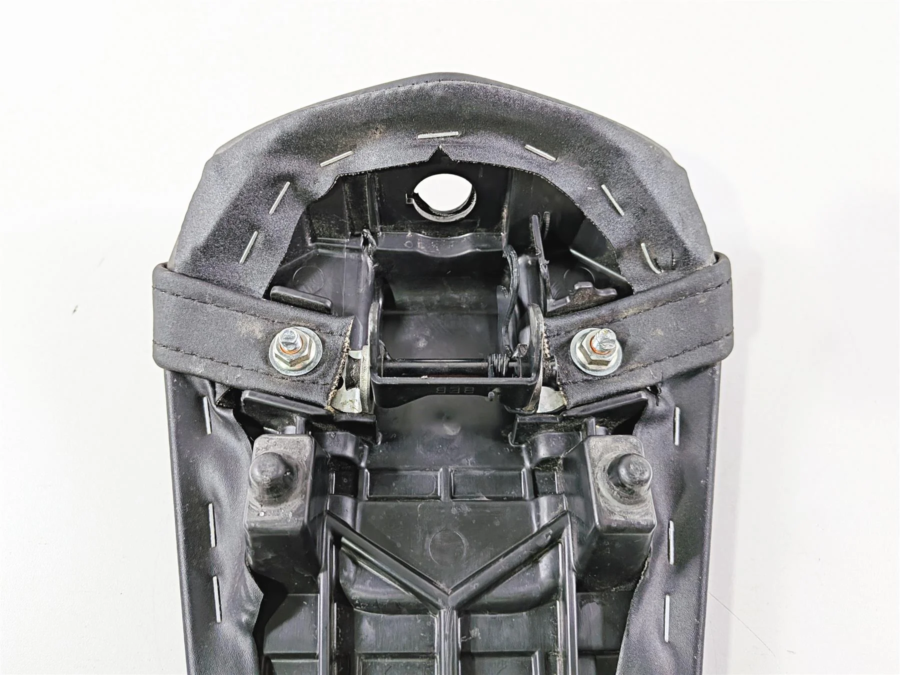 2025 Yamaha YZF R7 Nice Rear Passenger Seat Saddle Pillion BEB-24750-00-00 - Image 10