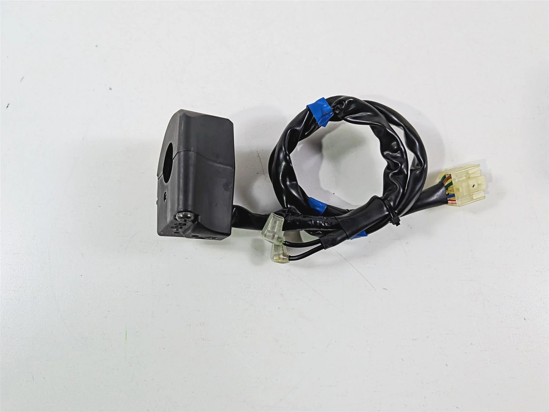2025 Yamaha YZF R7 Right Side Start Stop Hand Control Switch BEB-83963-00-00 - Image 12
