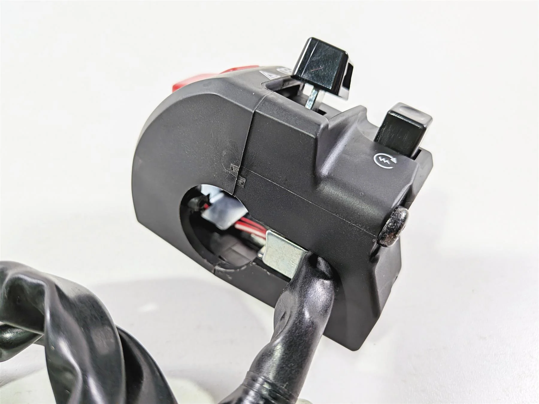 2025 Yamaha YZF R7 Right Side Start Stop Hand Control Switch BEB-83963-00-00 - Image 4
