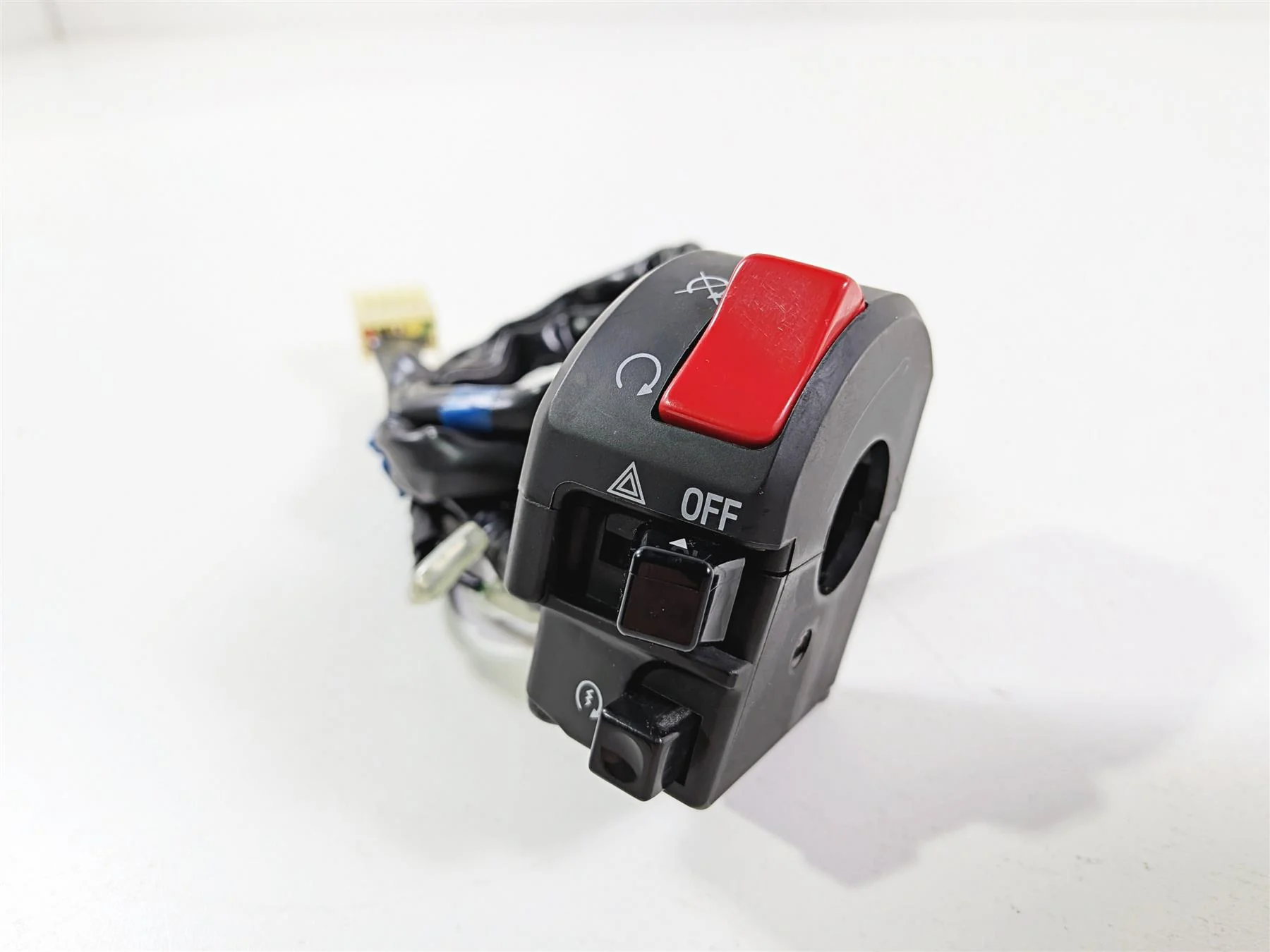 2025 Yamaha YZF R7 Right Side Start Stop Hand Control Switch BEB-83963-00-00 - Image 6