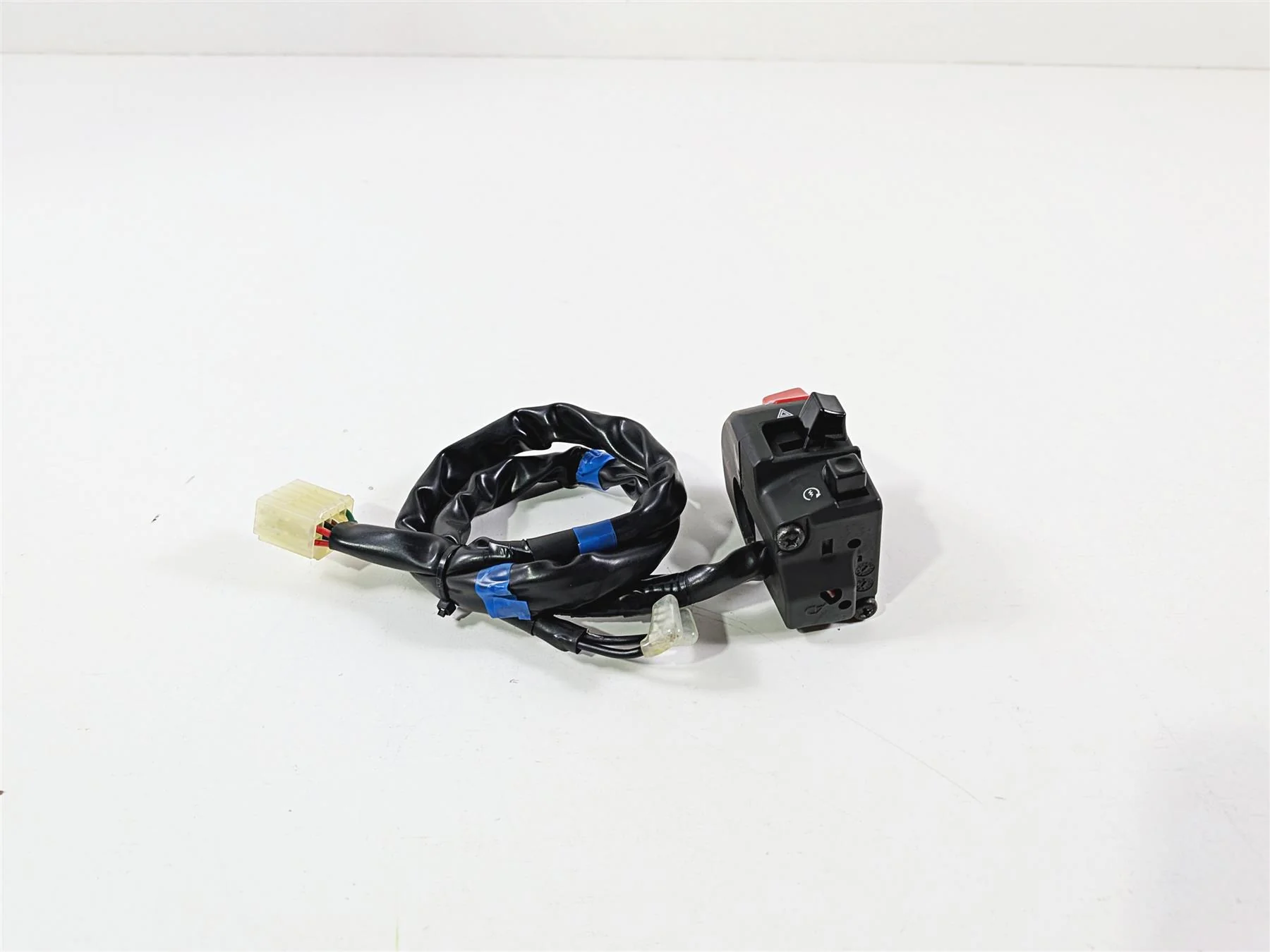 2025 Yamaha YZF R7 Right Side Start Stop Hand Control Switch BEB-83963-00-00 - Image 8