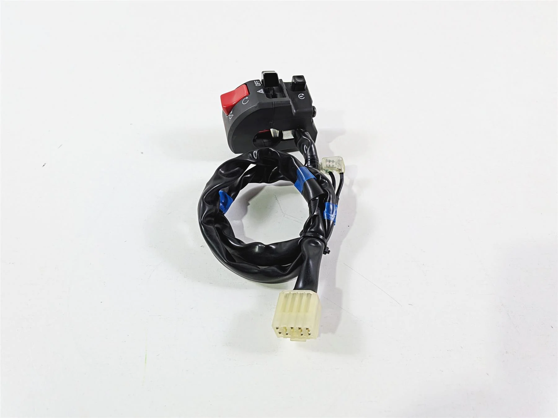 2025 Yamaha YZF R7 Right Side Start Stop Hand Control Switch BEB-83963-00-00 - Image 9