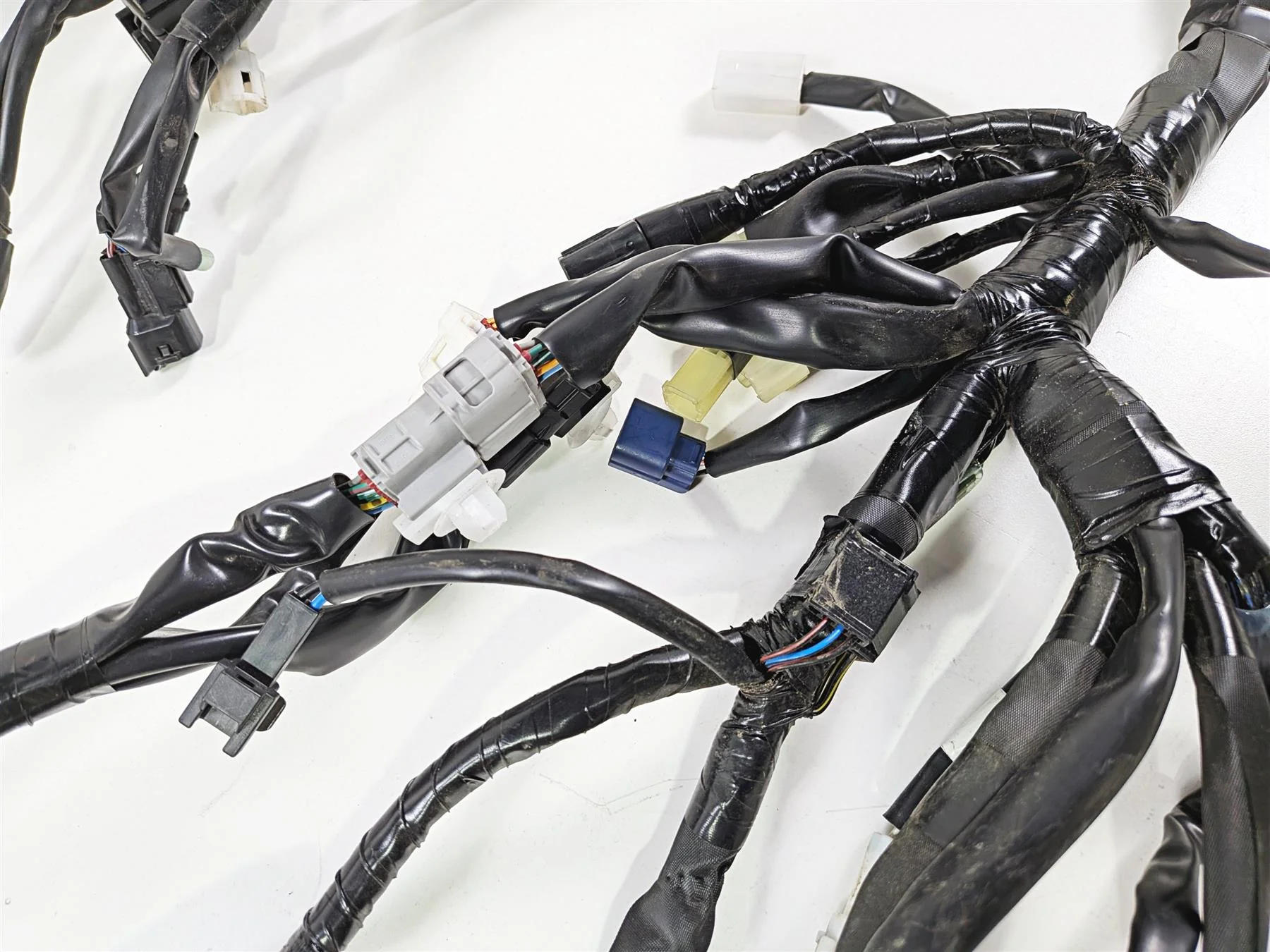 2025 Yamaha YZF R7 Wiring Harness Loom - Taillight Plug Cut BEB-82590-01-00 - Image 9