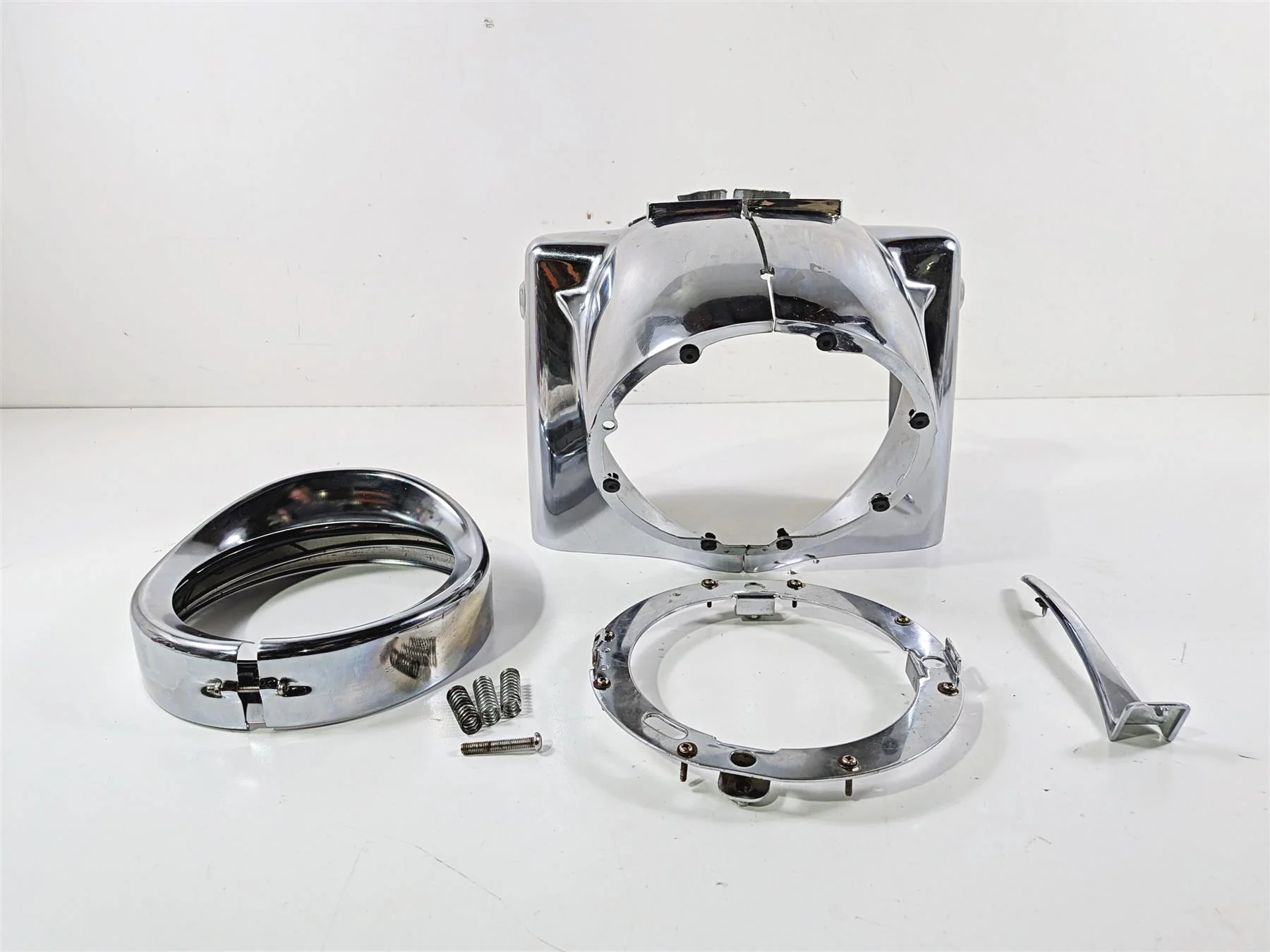 Harley Touring Aftermarket Chrome Road King Headlight Cover Nacelle Set - Image 3