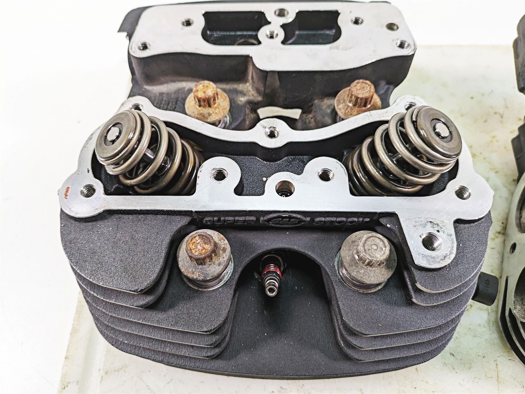 S&S Cycle Super Stock Twin Cam Cylinder Head Set 90-1050R-S  F00404 - Image 10