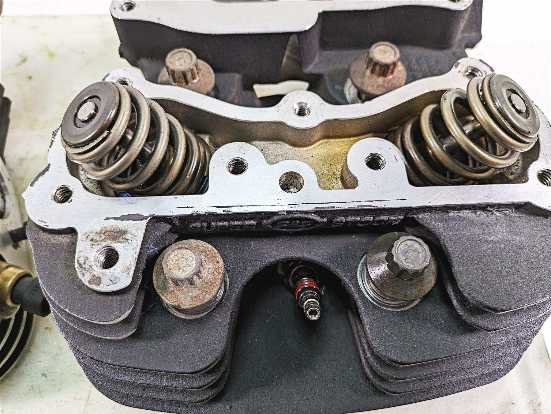 S&S Cycle Super Stock Twin Cam Cylinder Head Set 90-1050R-S  F00404 - Image 9