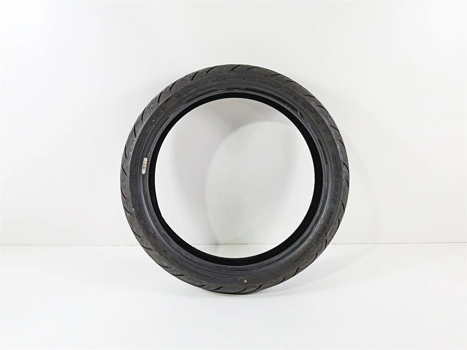Used Front Front Dunlop Sportmax GPR-300 110/70R17 Tire HJDD7R4N9F - Image 11
