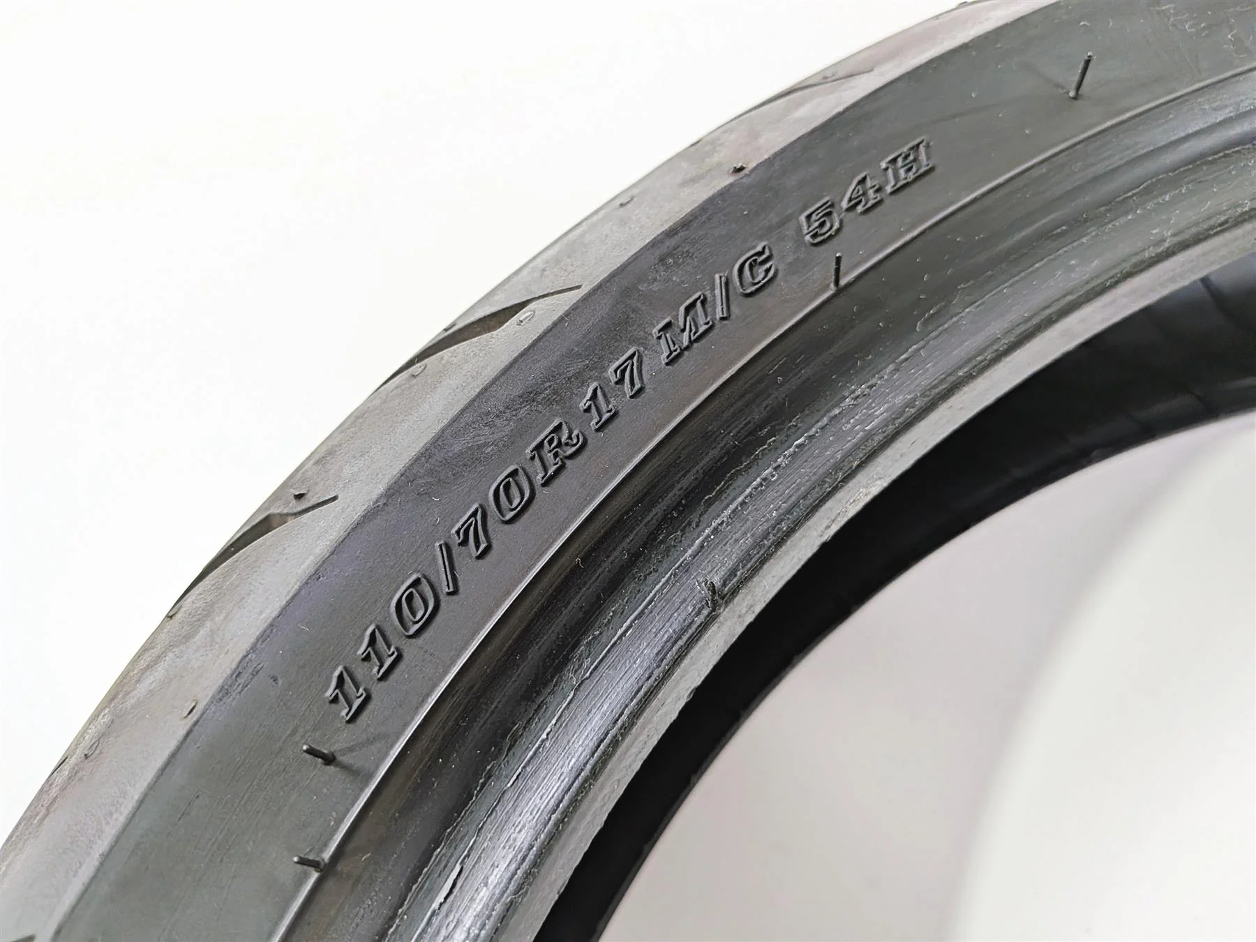 Used Front Front Dunlop Sportmax GPR-300 110/70R17 Tire HJDD7R4N9F - Image 5