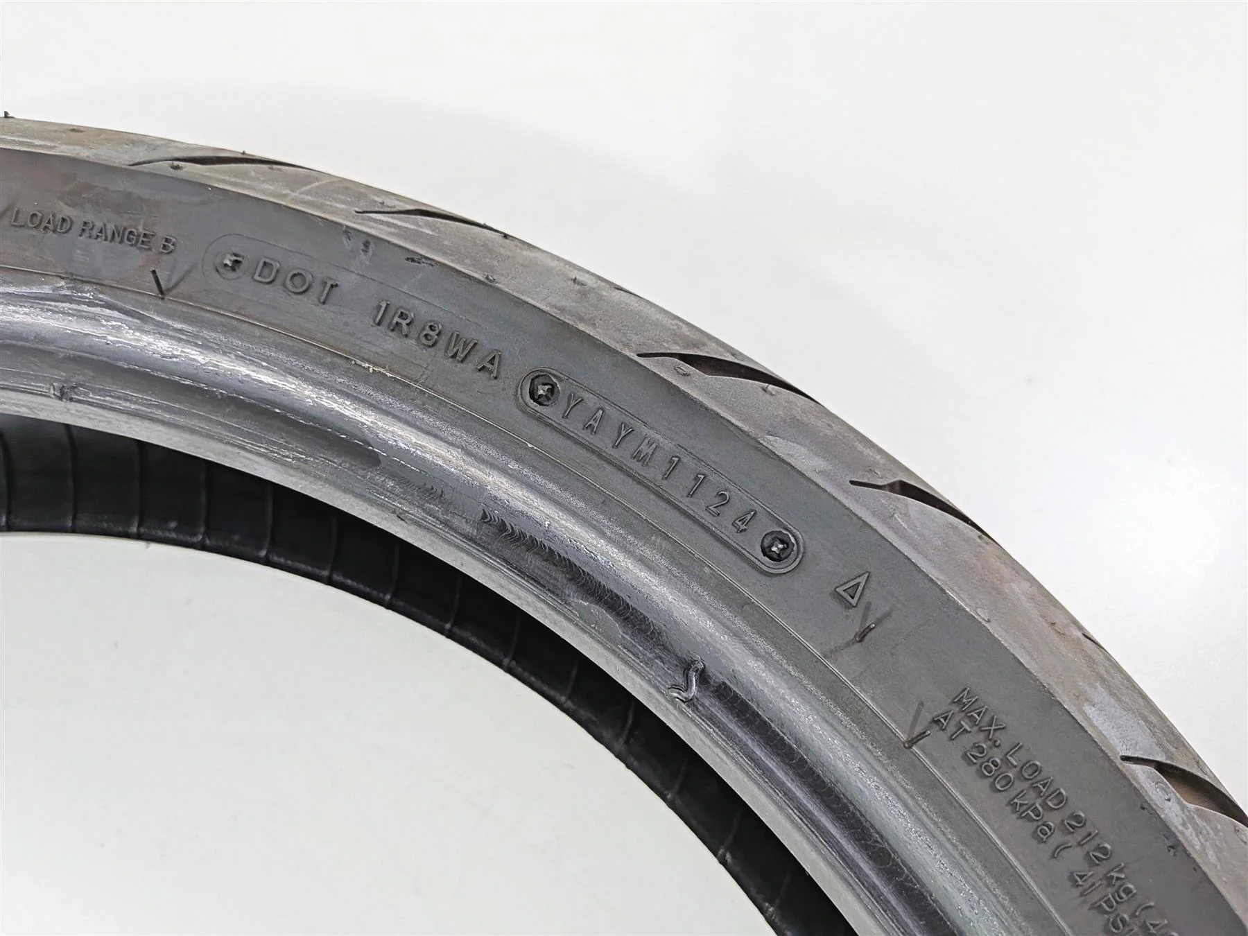 Used Front Front Dunlop Sportmax GPR-300 110/70R17 Tire HJDD7R4N9F - Image 7