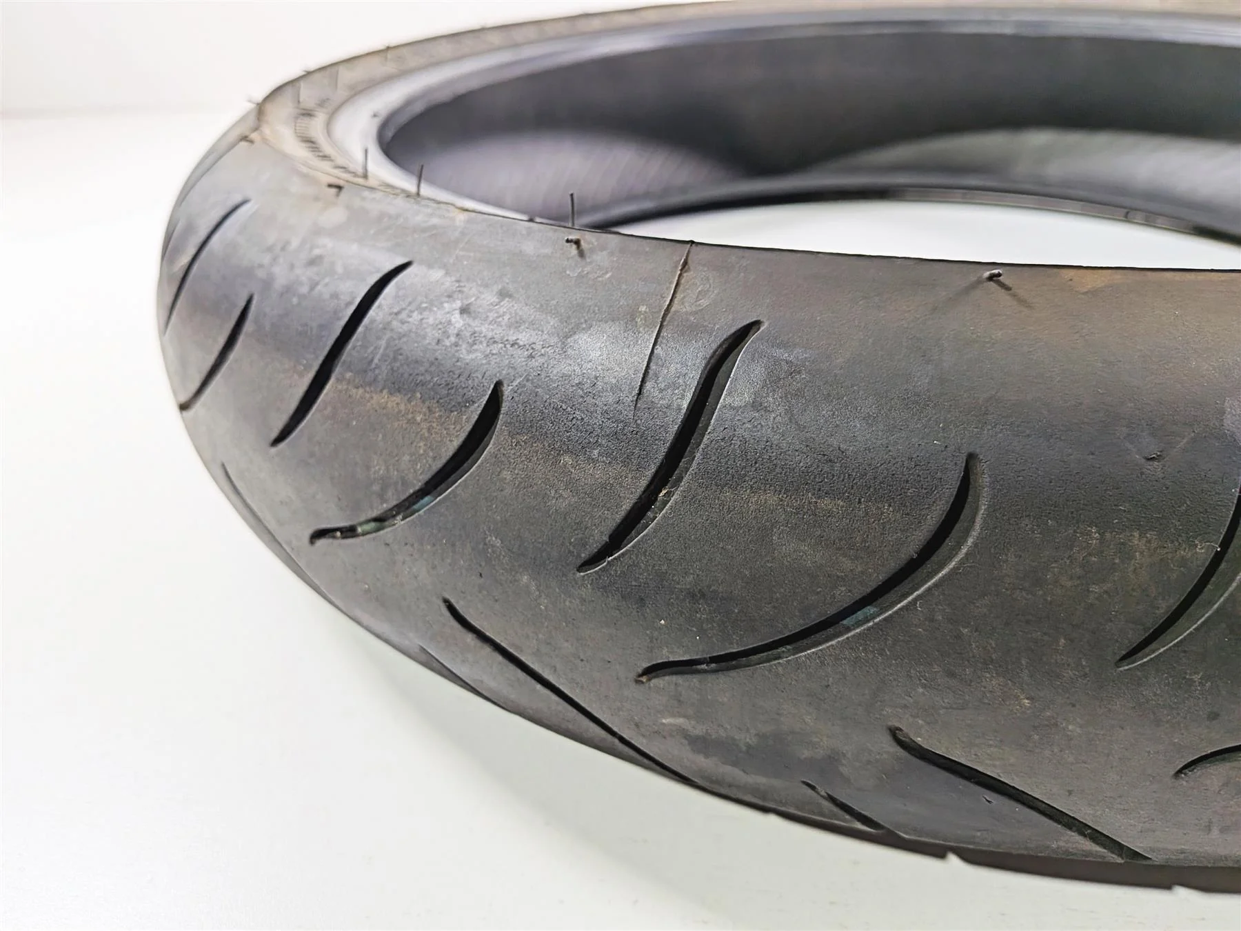 Used Front Motorcycle Tire Bridgestone Battlax BT016 120/70ZR17 3286340425810 - Image 10