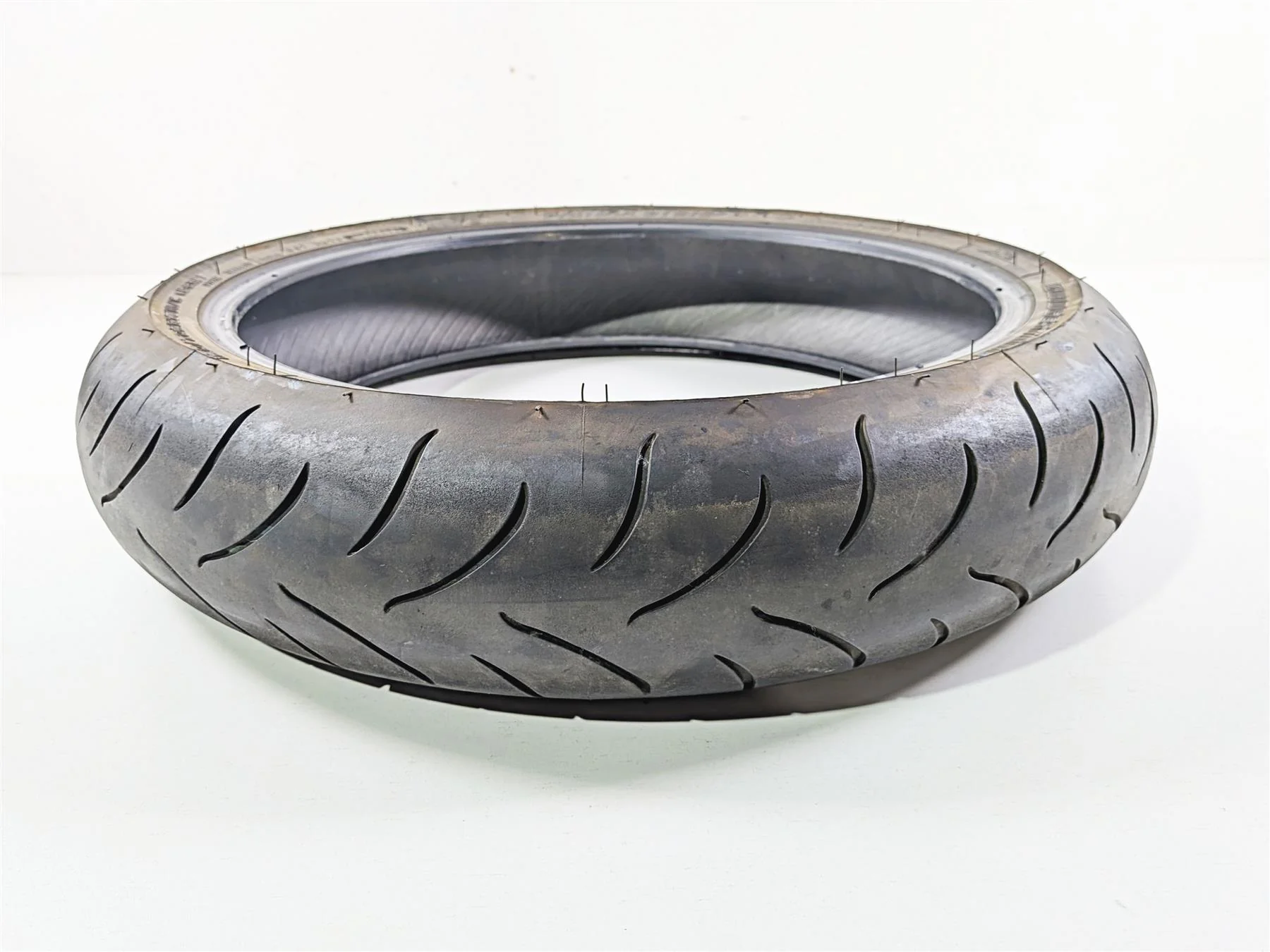 Used Front Motorcycle Tire Bridgestone Battlax BT016 120/70ZR17 3286340425810 - Image 3