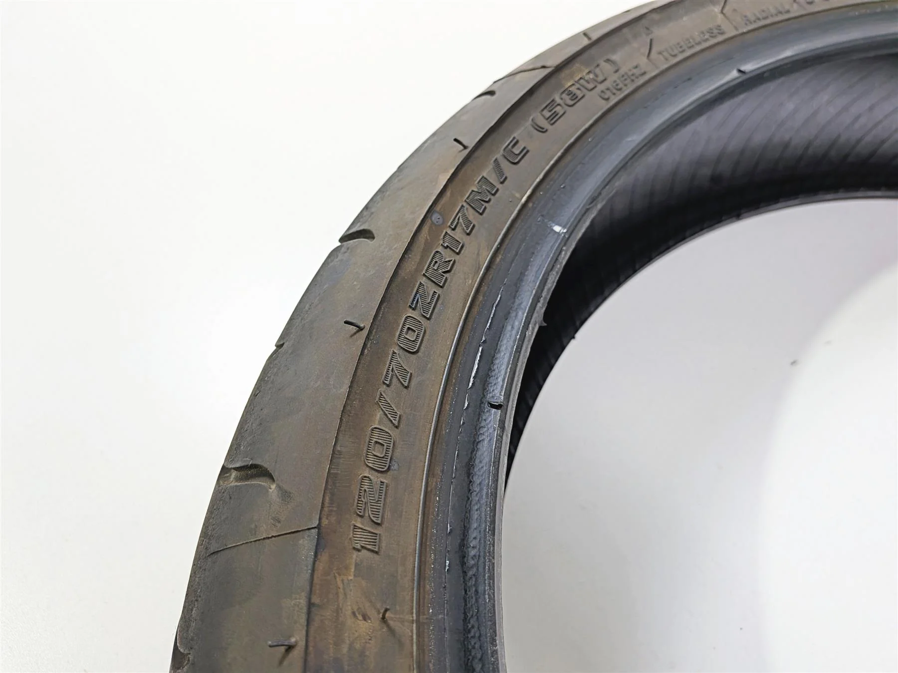 Used Front Motorcycle Tire Bridgestone Battlax BT016 120/70ZR17 3286340425810 - Image 4