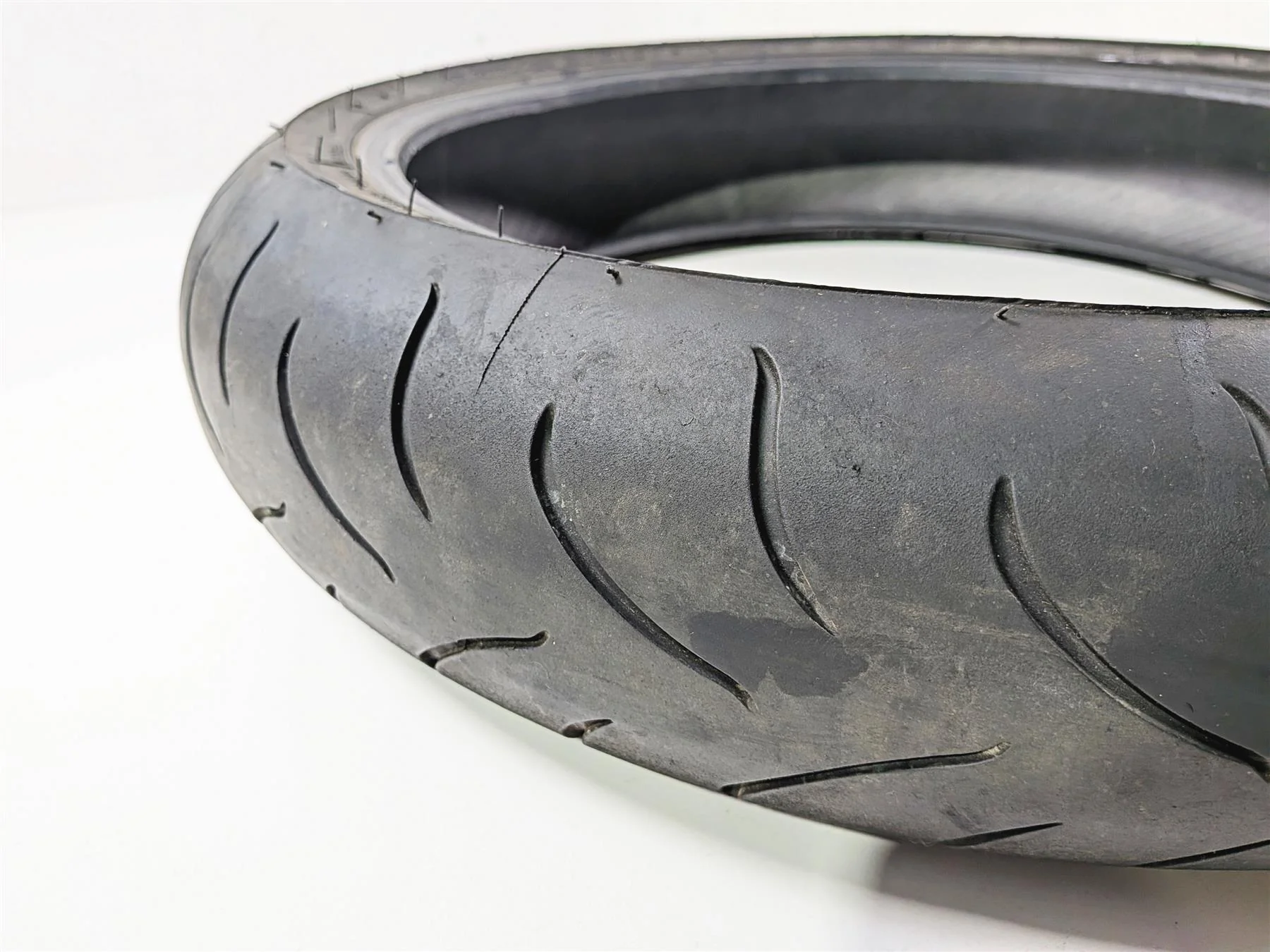 Used Front Motorcycle Tire Bridgestone Battlax BT016 120/70ZR17 3286340425810 - Image 8