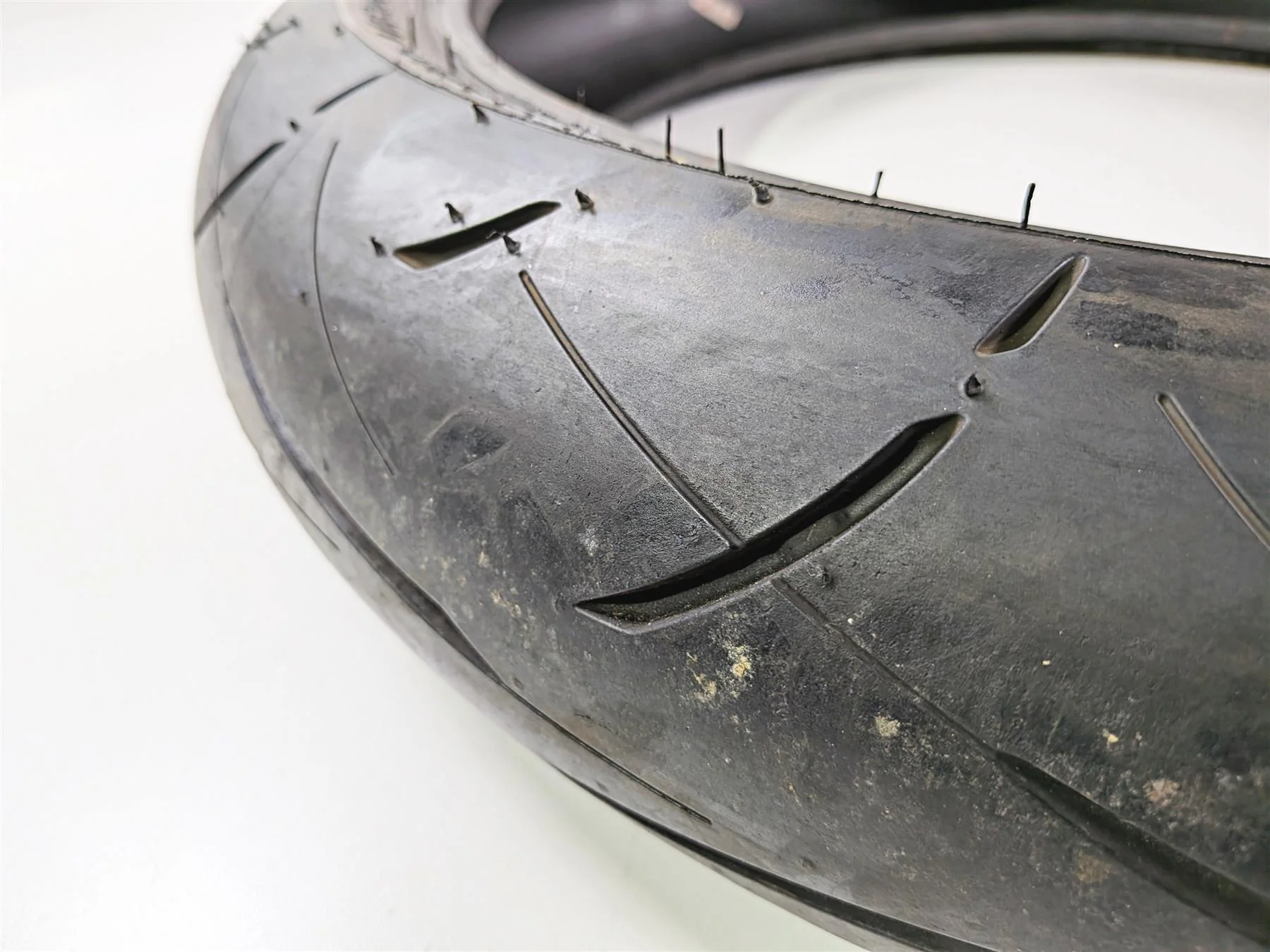 Used Front Motorcycle Tire Dunlop Sportmax Roadsport 2 120/70R17 45238704 - Image 3