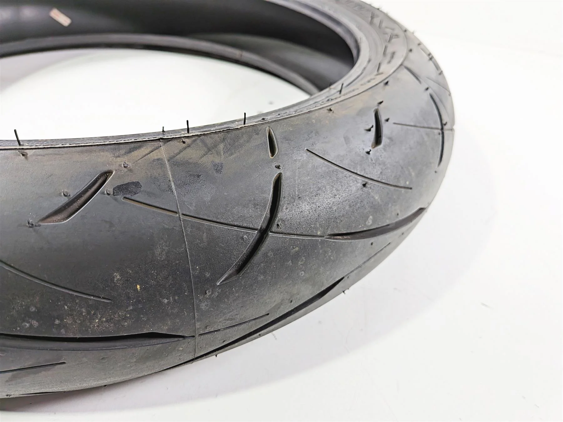 Used Front Motorcycle Tire Dunlop Sportmax Roadsport 2 120/70R17 45238704 - Image 4