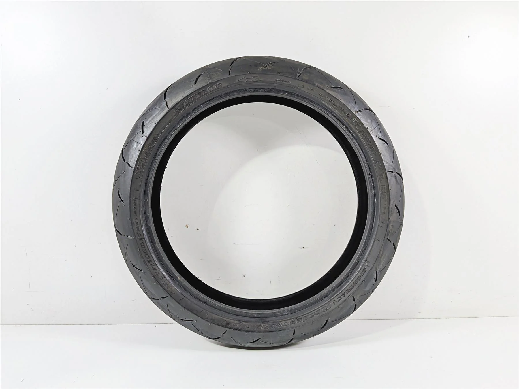 Used Front Motorcycle Tire Dunlop Sportmax Roadsport 2 120/70R17 45238704 - Image 6