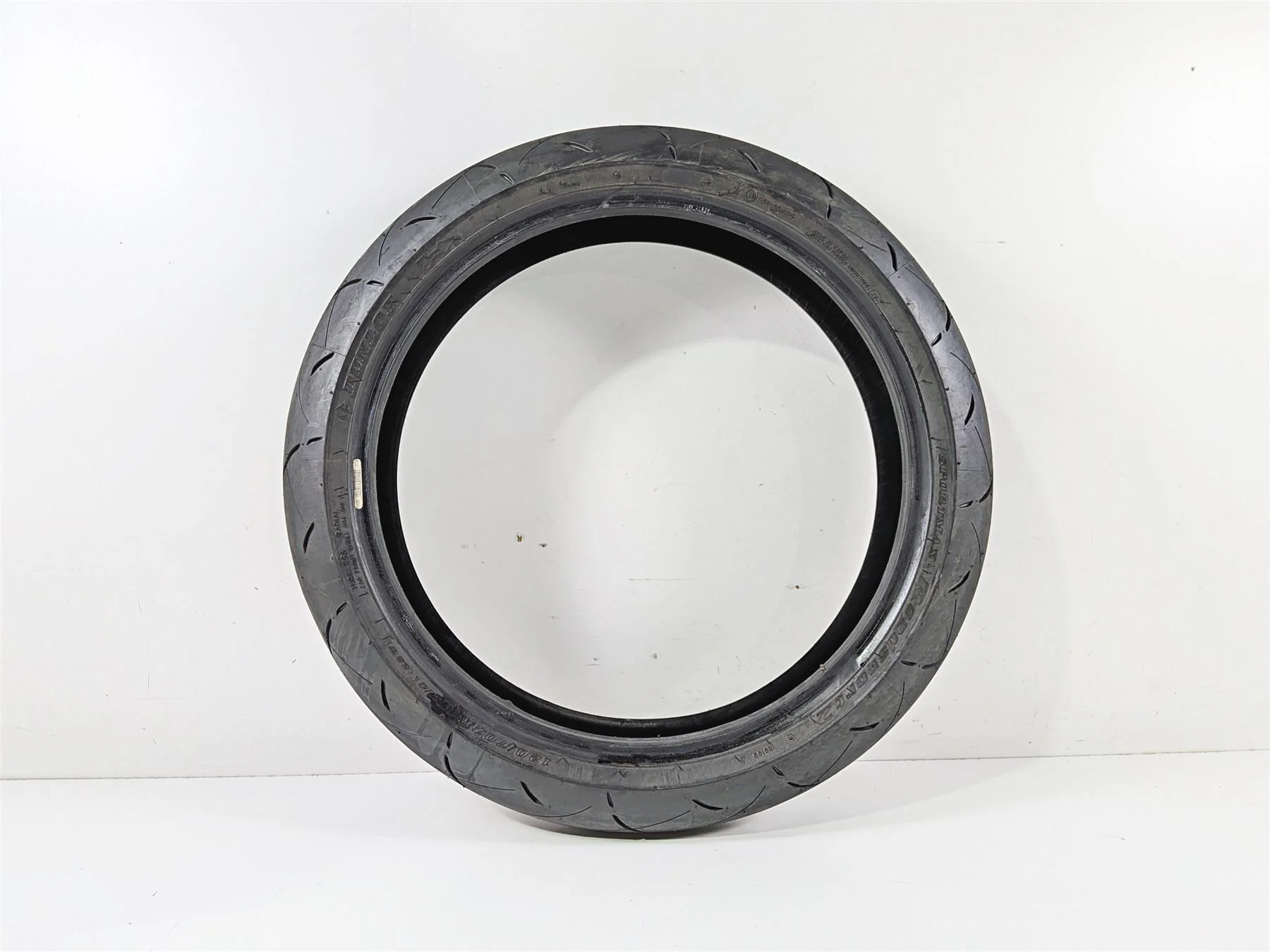 Used Front Motorcycle Tire Dunlop Sportmax Roadsport 2 120/70R17 45238704 - Image 7