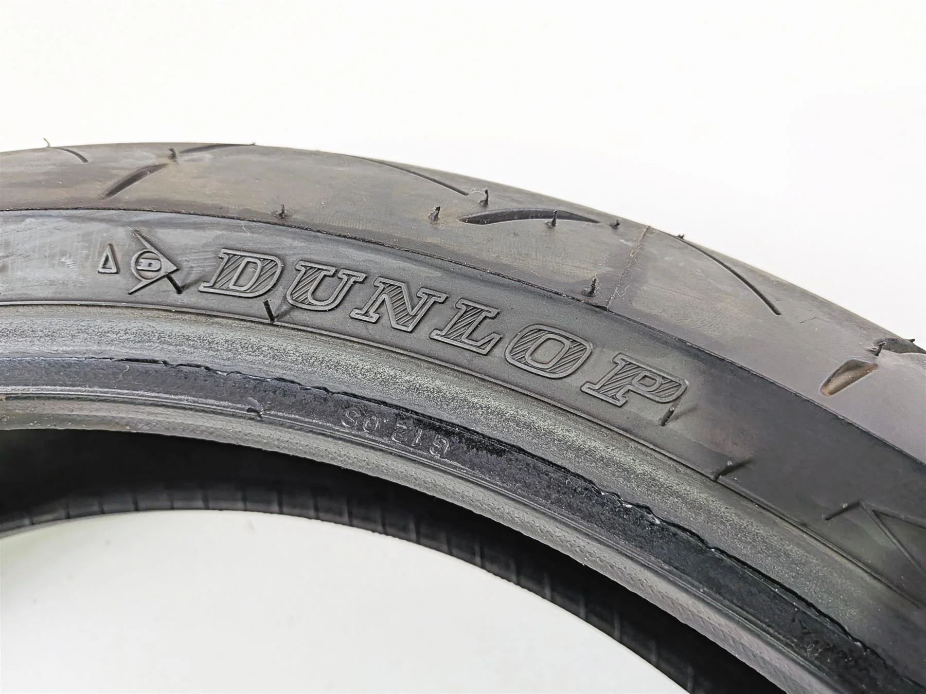 Used Front Motorcycle Tire Dunlop Sportmax Roadsport 2 120/70R17 45238704 - Image 9