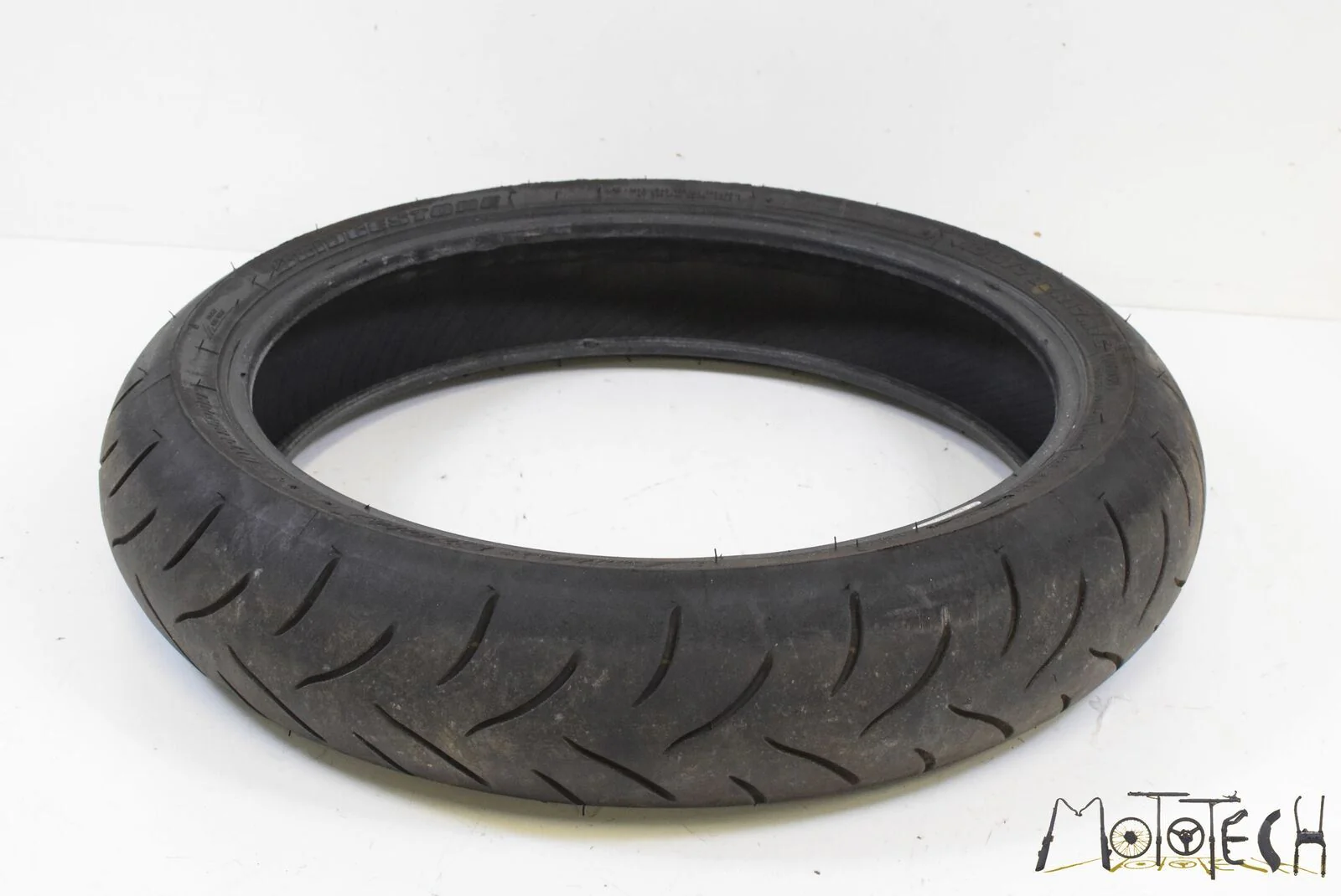 USED Front Tire BRIDGESTONE Hyperstport Battlax BT016 F 120/70-17 DOT5016 003027