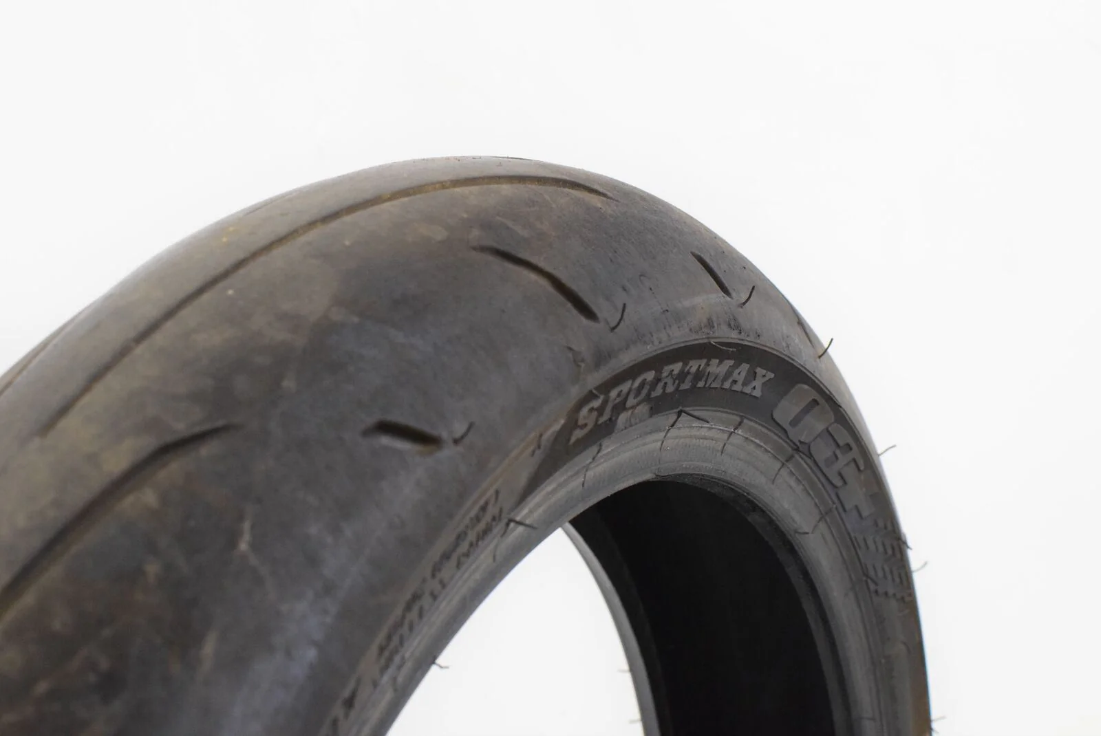 USED Front Tire DUNLOP Sportmax Q2+ 120/70-17 DOT1917 32SM90 - Image 2