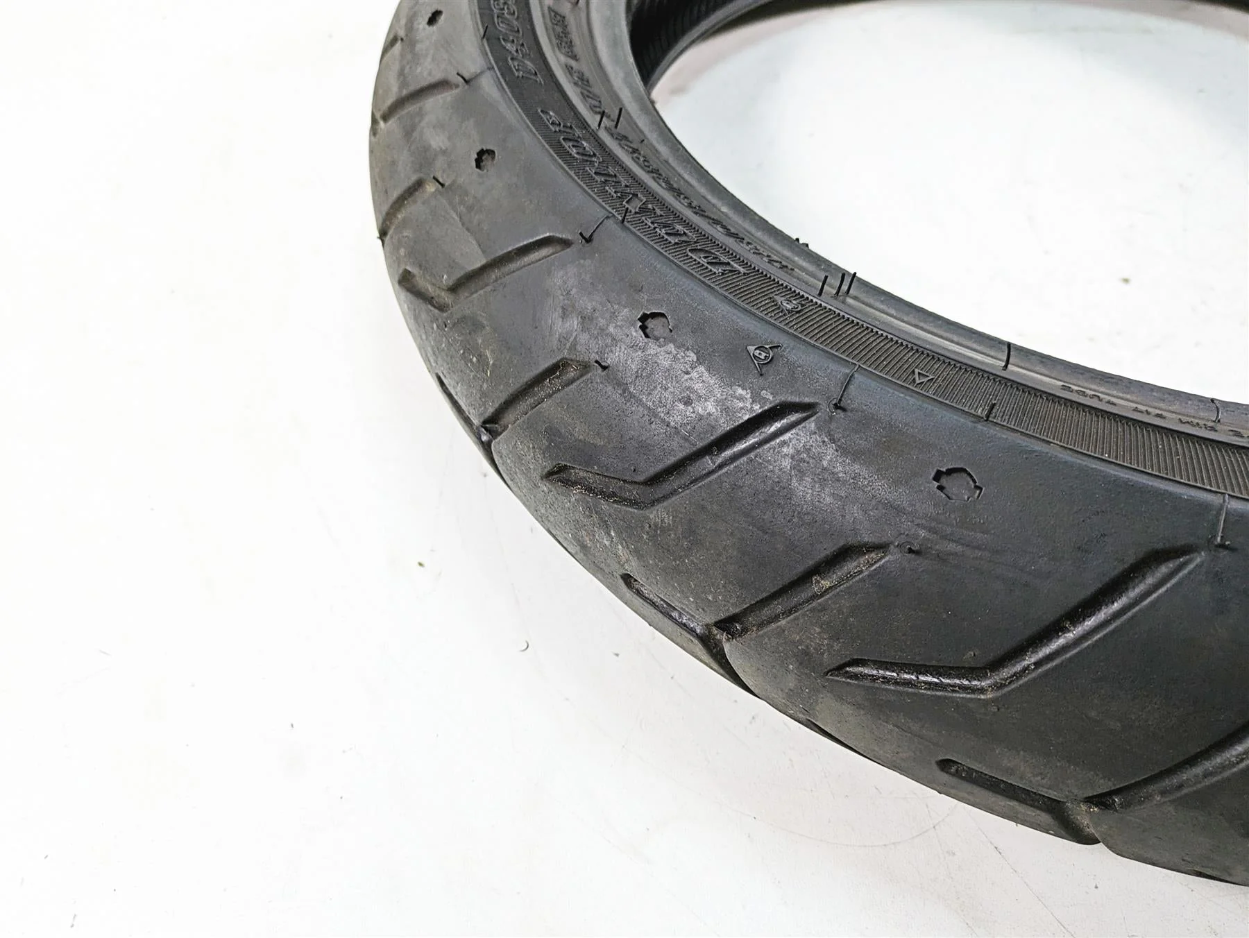 Used Harley Davidson Front Tire Dunlop D480F 130/80B17 43115-09A - Image 10