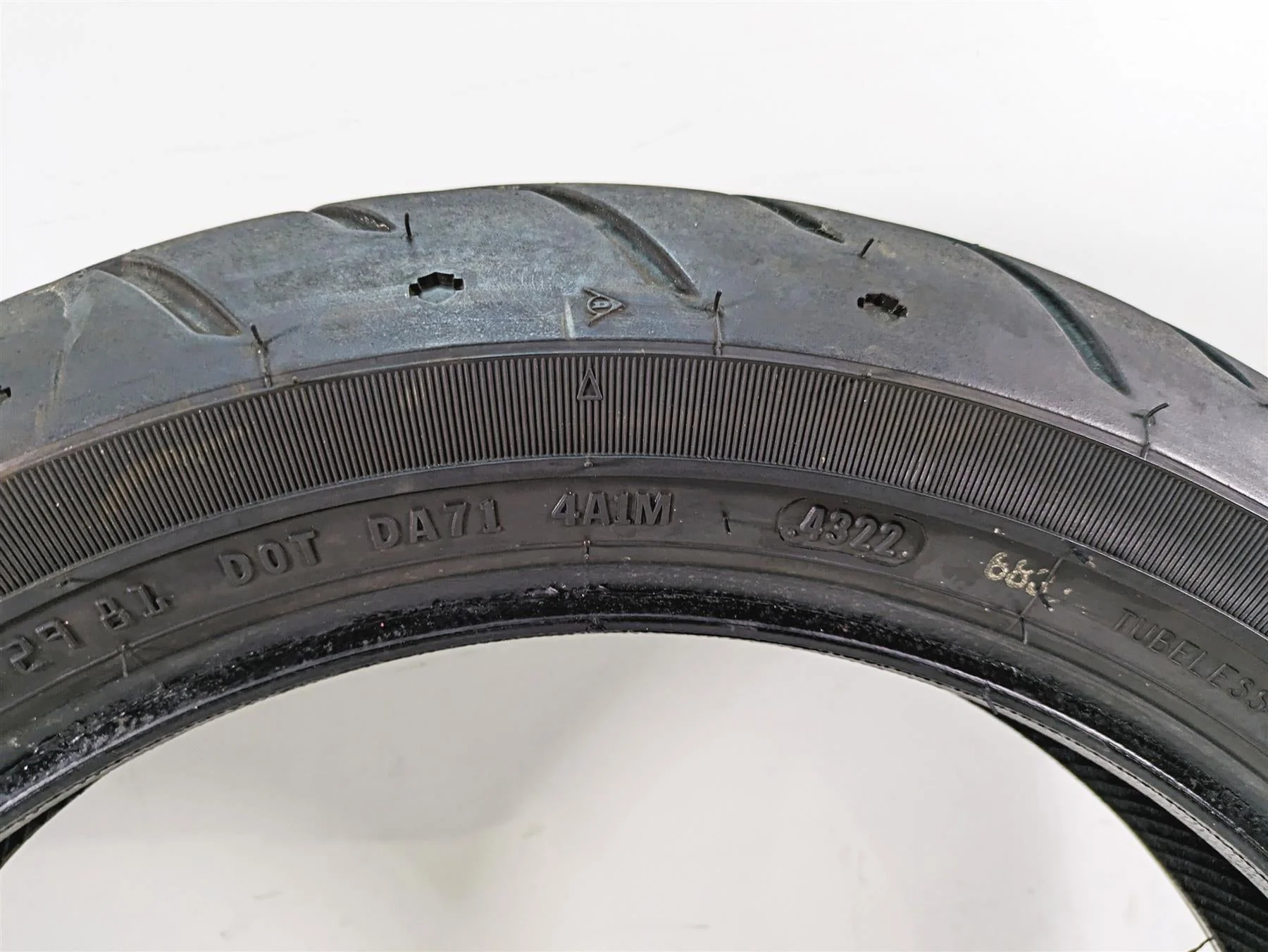 Used Harley Davidson Front Tire Dunlop D480F 130/80B17 43115-09A - Image 7