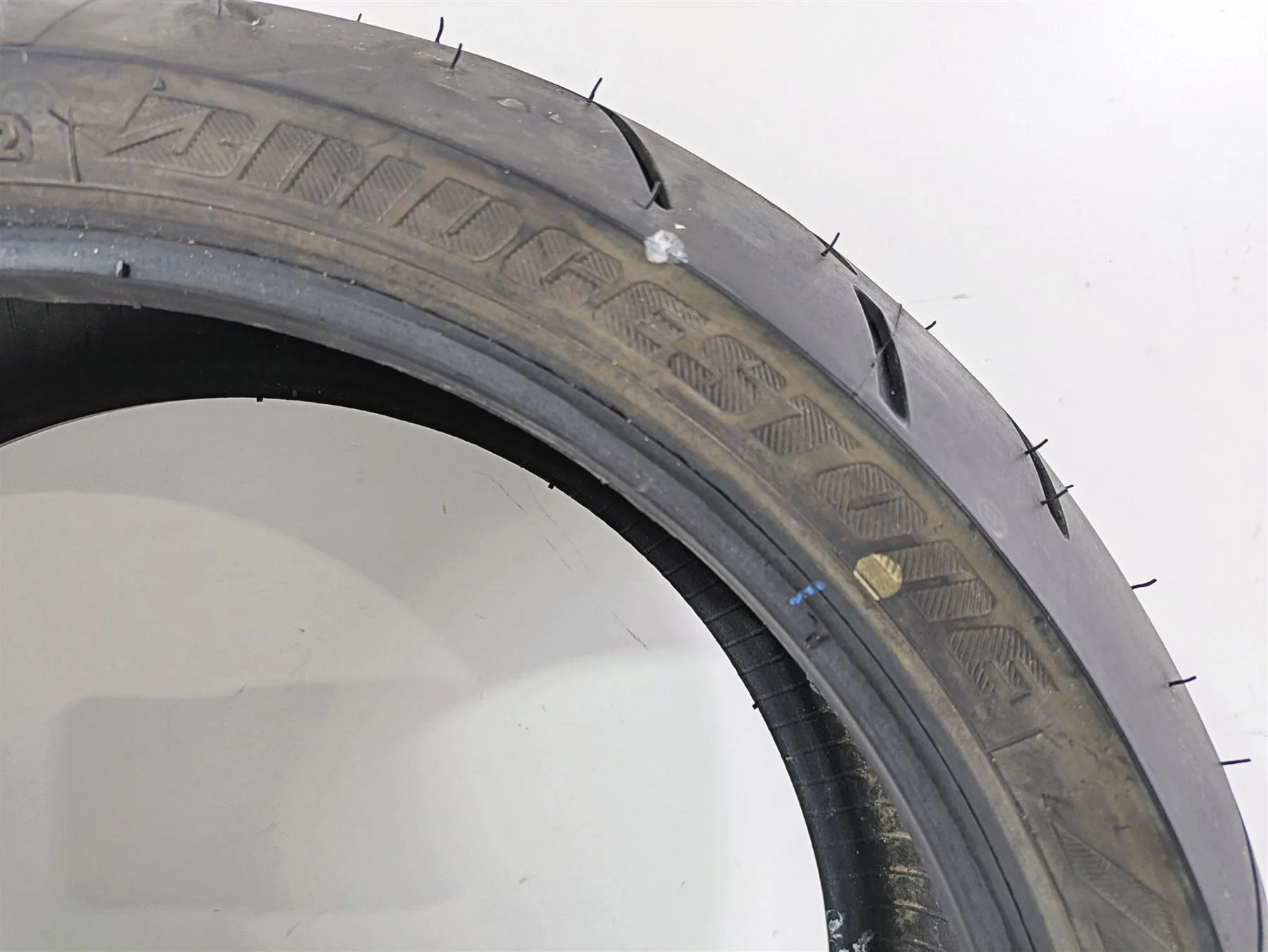 Used Rear Motorcycle Tire Bridgestone Battlax Hypersport S20 R 190/50ZR17 49miles Only - Image 11