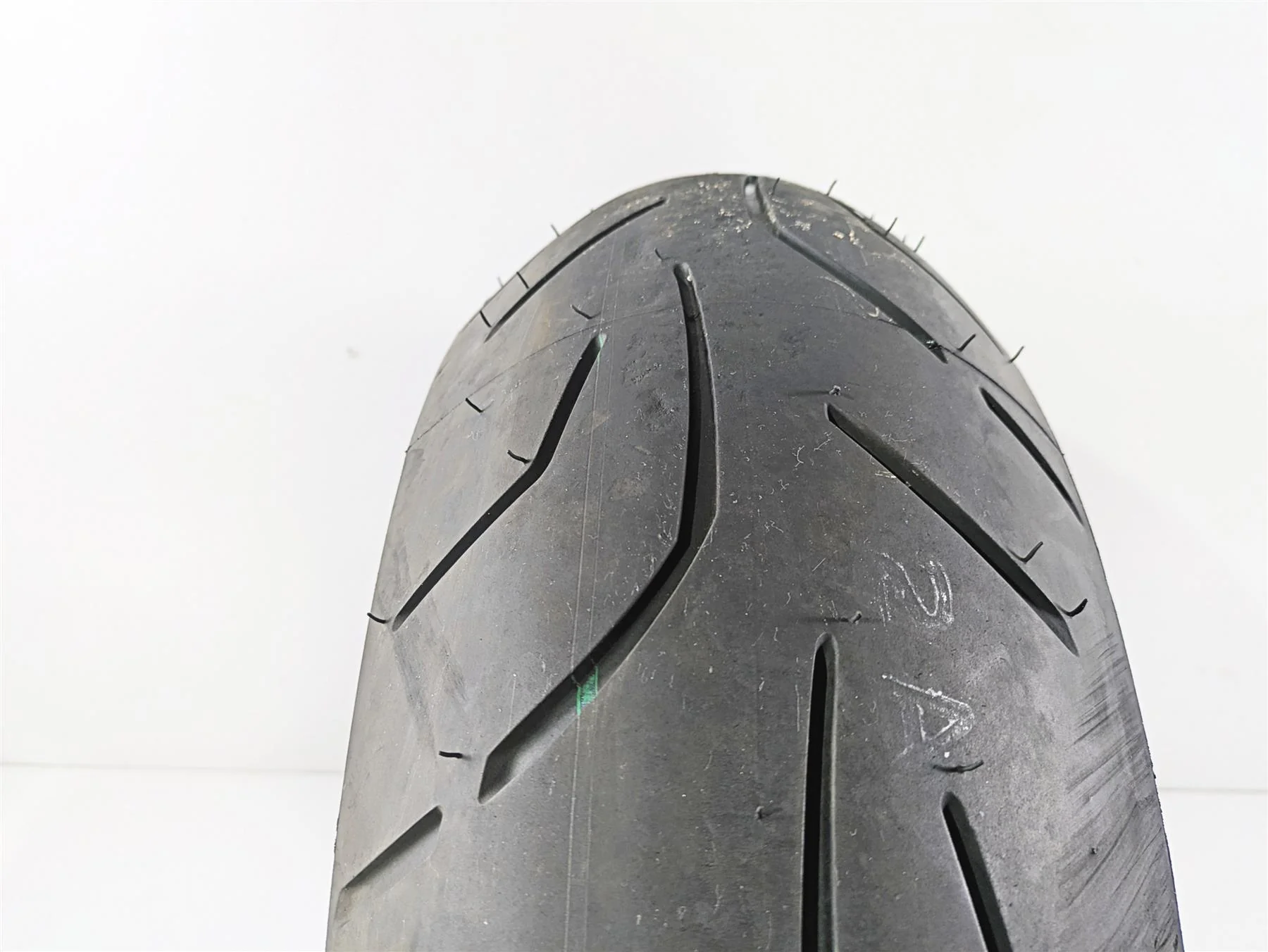 Used Rear Motorcycle Tire Bridgestone Battlax Hypersport S20 R 190/50ZR17 49miles Only - Image 2