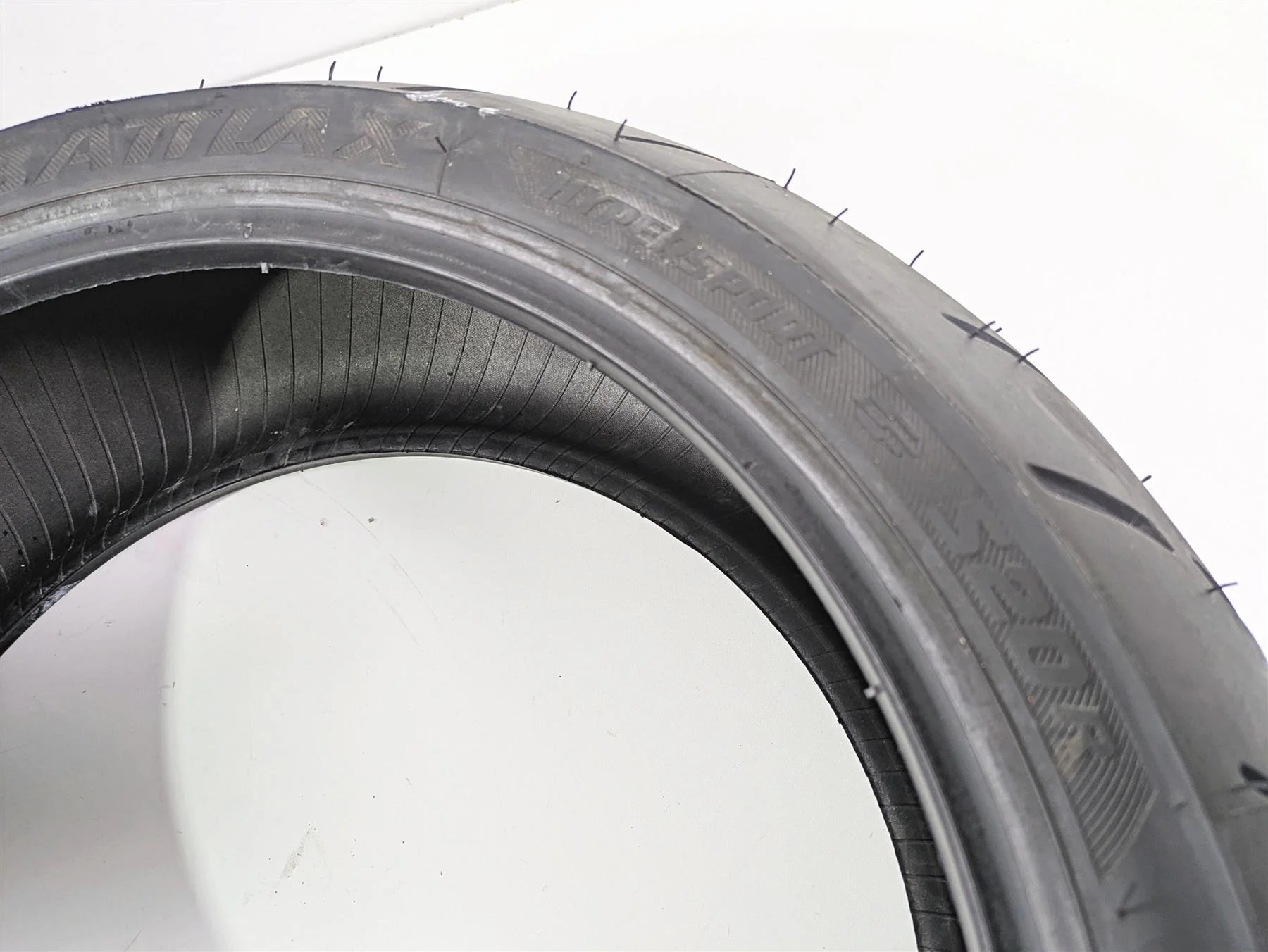 Used Rear Motorcycle Tire Bridgestone Battlax Hypersport S20 R 190/50ZR17 49miles Only - Image 6