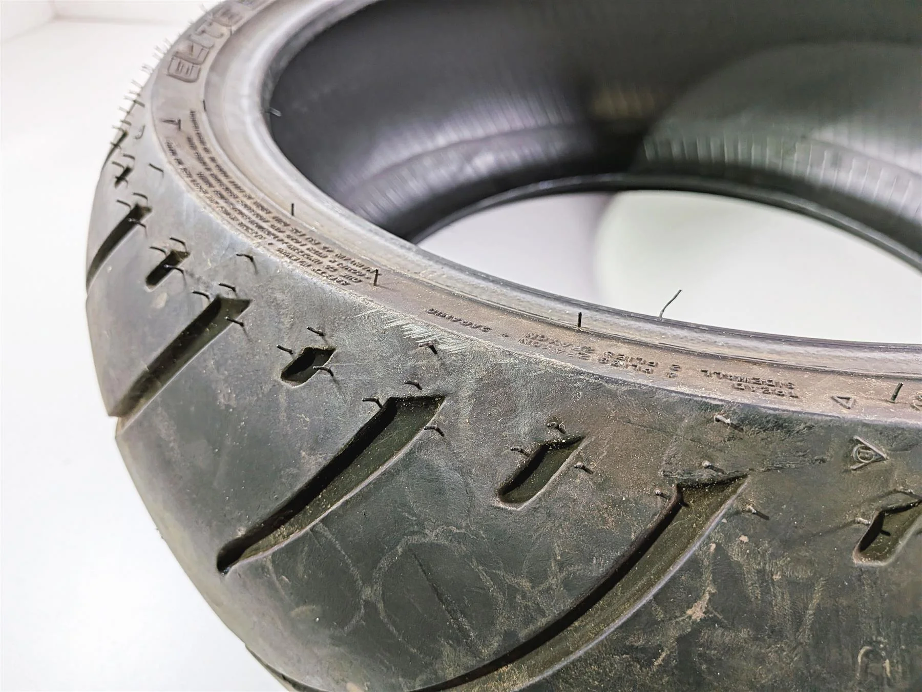 Used Rear Motorcycle Tire Dunlop Elite 3 240/40R18 669534 - Image 11