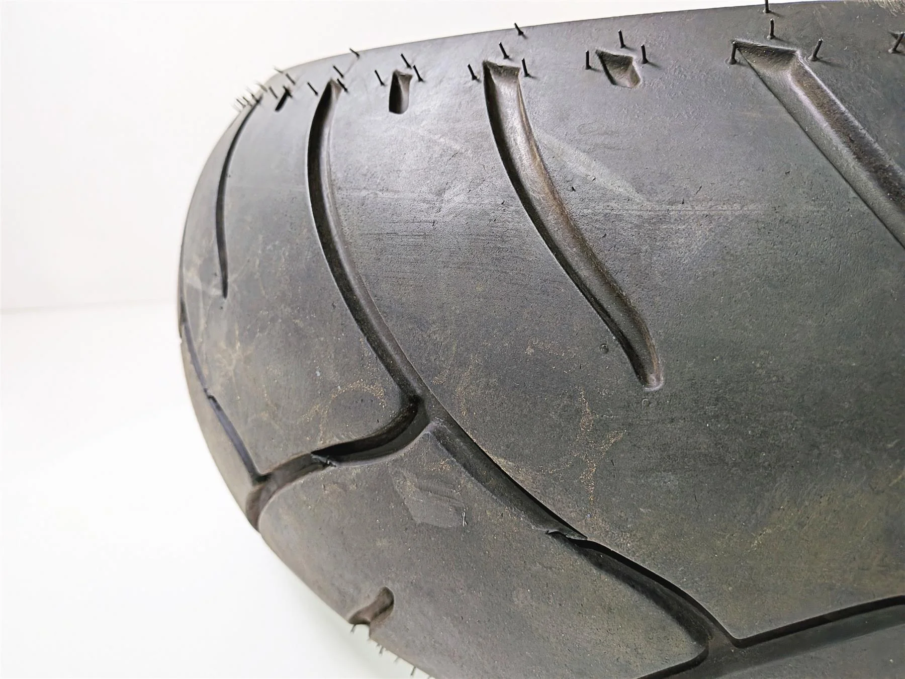 Used Rear Motorcycle Tire Dunlop Elite 3 240/40R18 669534 - Image 12