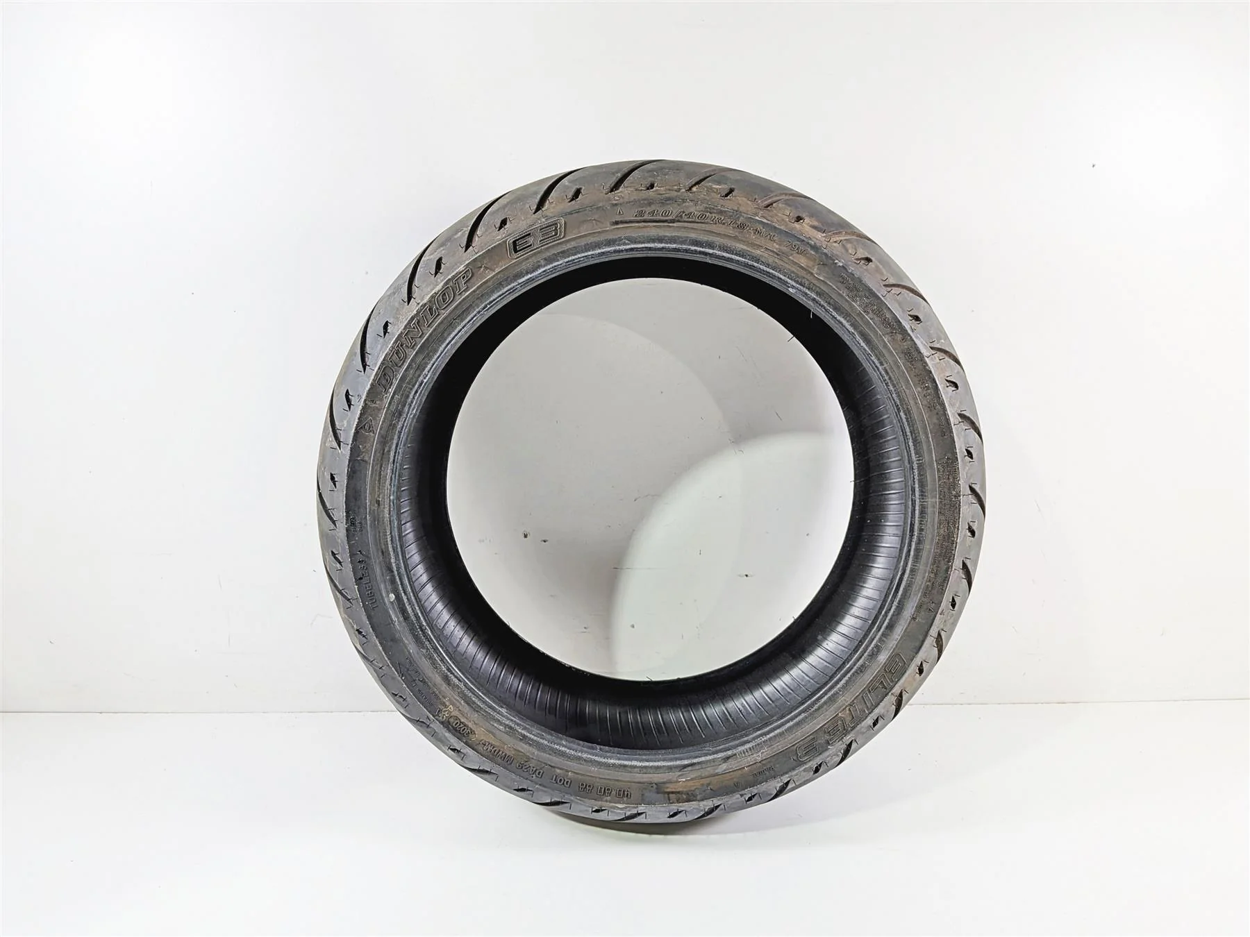 Used Rear Motorcycle Tire Dunlop Elite 3 240/40R18 669534 - Image 4